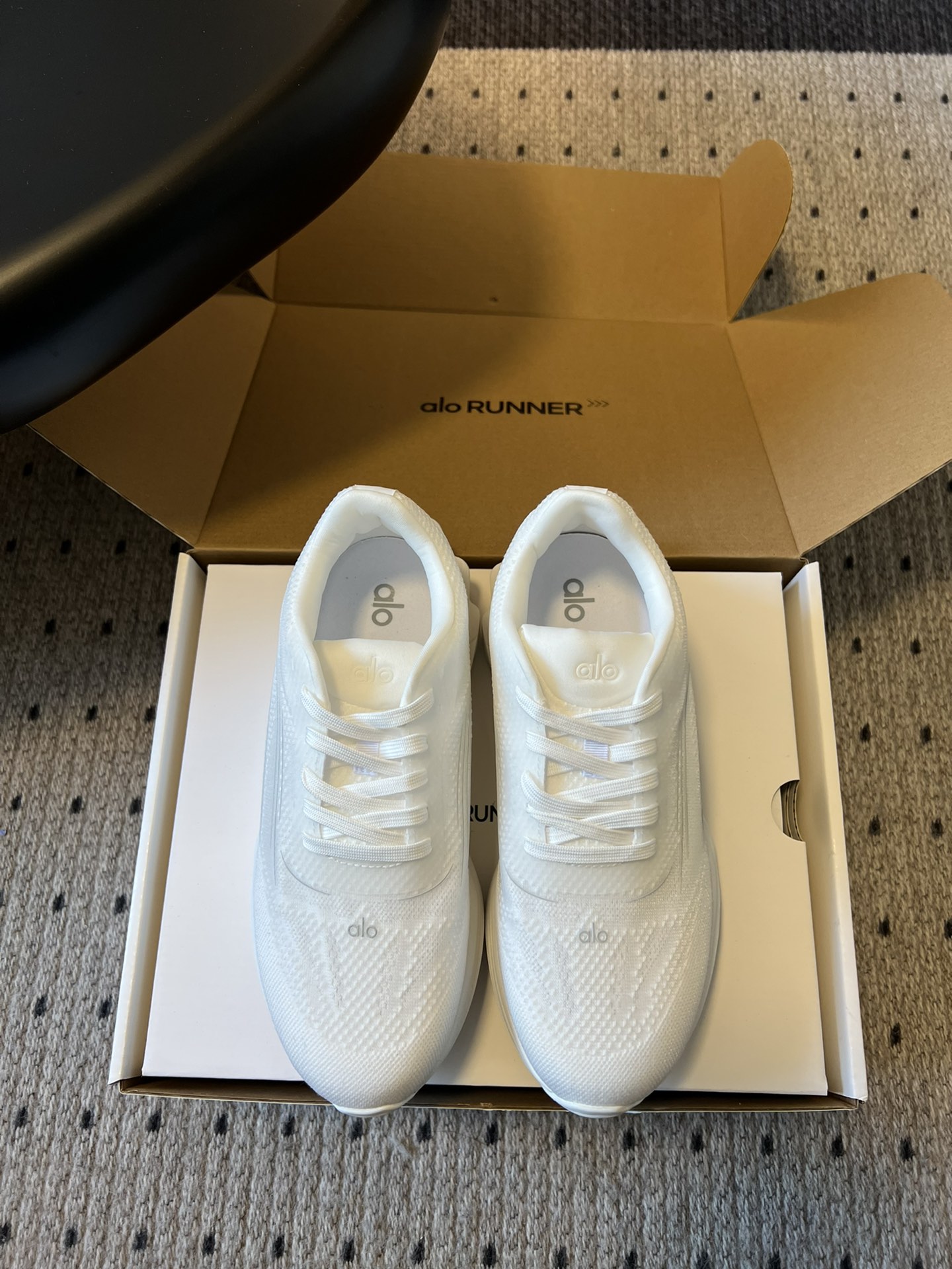 NO:388828,Purchase grade alo25s new spring and summer style, thick sole comfortable couple style, casual sports running yoga shoes alo understands girls better than Nike!  Super versatile!  And super comfortable!  It's a thick bottom but it's not heavy at all on the feet!  Very lightweight!  It looks better when putting on socks!  And it is recommended by celebrities. It is a model that increases your legs and makes your legs look thinner!  Super suitable for us small girls~ the shoes are also a classic color-blocking and contrasting design with the delicate leather texture on the upper!  !  Material original mold opening process mesh surface, outsole IP foam ultra-clear material rubber non-slip Size#women 35-40 (women 40 custom-made no return or exchange) #men 39-45 (men 45 custom-made no return or exchange), casual shoes/sports shoes, sneakers19860909代购级 alo25s 春夏新款 厚底舒适 情侣款 休闲 运动跑步瑜伽鞋 alo比耐克更懂女生！上脚超级百搭！而且超级舒适！是厚底款但是上脚一点都不沉重！ 非常轻便！套上袜套搭配更好看！而且还是明星同款推荐～上脚增高显腿细！ 超级适合我们小个子女生～鞋子整体也是经典的拼色撞色设计搭配鞋面细腻的真皮纹路肌理感！！ 材质原版开模工艺网面 大底IP发泡超清料底片橡胶防滑 Size#女35-40（女40订做不退换） #男39-45（男45订做不退换）,休闲鞋/运动鞋,sneakers,Women's Shoes