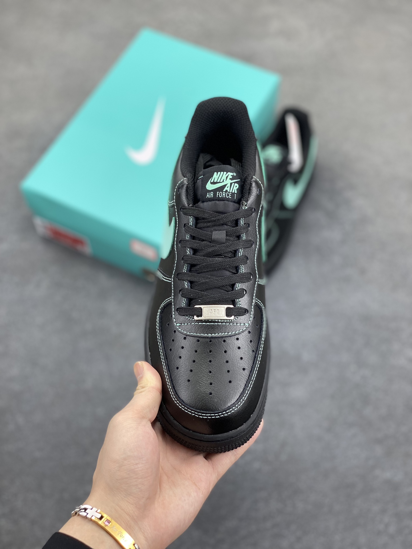 图片[2]-Nike Air Force 1 Low 蒂芙尼 原楦头原纸板 打造纯正空军版型 专注外贸渠道 全掌内置蜂窝气垫 原盒配件 原厂中底钢印、拉帮完美 货号：HQ2037-002 尺码：36 36.5 37.5 38 38.5 39 40 40.5 41 42 42.5 43 44 44.5 45-选品中心