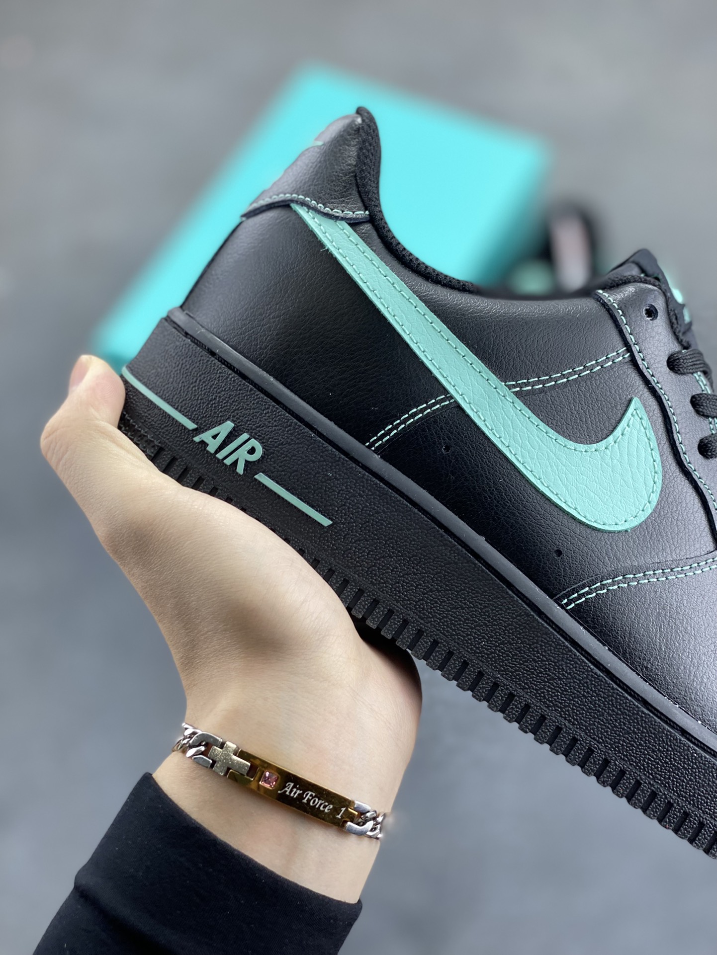 图片[6]-Nike Air Force 1 Low 蒂芙尼 原楦头原纸板 打造纯正空军版型 专注外贸渠道 全掌内置蜂窝气垫 原盒配件 原厂中底钢印、拉帮完美 货号：HQ2037-002 尺码：36 36.5 37.5 38 38.5 39 40 40.5 41 42 42.5 43 44 44.5 45-选品中心