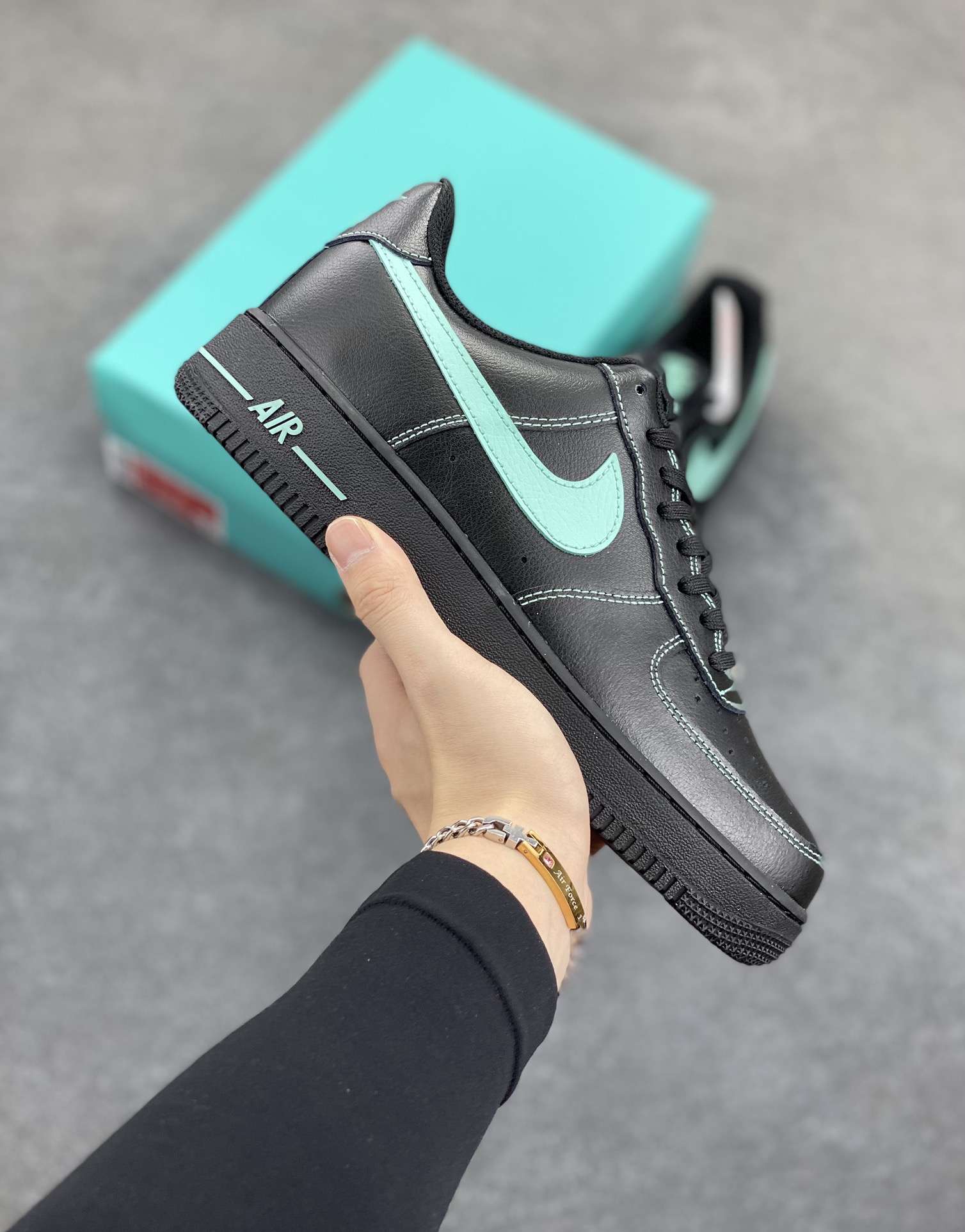 Nike Air Force 1 Low 蒂芙尼 原楦头原纸板 打造纯正空军版型 专注外贸渠道 全掌内置蜂窝气垫 原盒配件 原厂中底钢印、拉帮完美 货号：HQ2037-002 尺码：36 36.5 37.5 38 38.5 39 40 40.5 41 42 42.5 43 44 44.5 45-选品中心