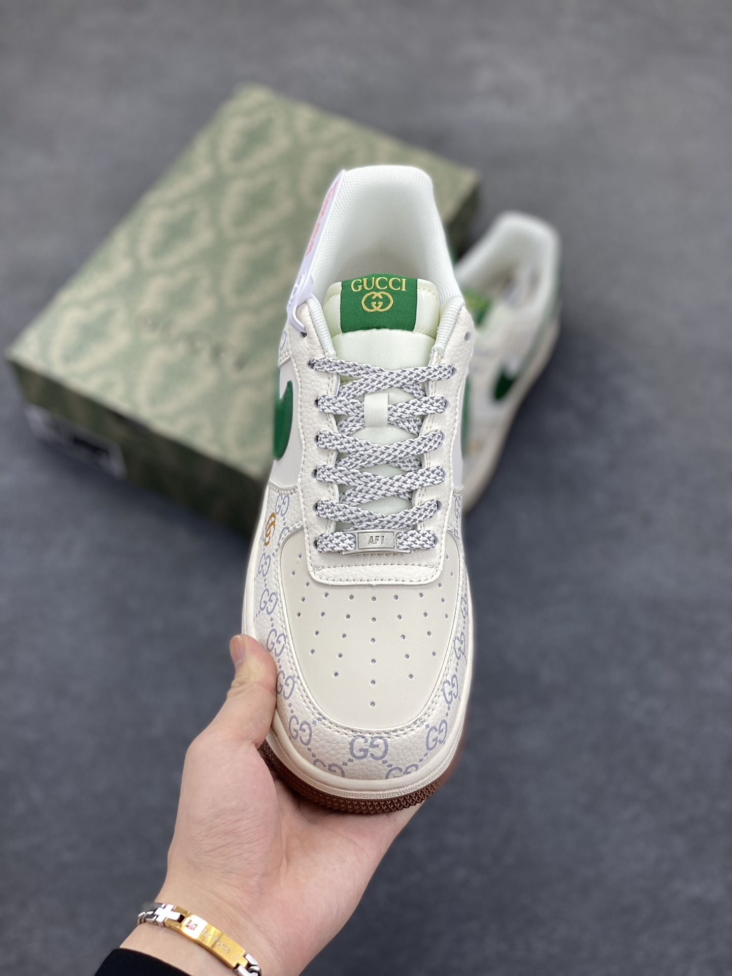 图片[2]-NIke Air Force 1 \’07 Low “古驰联名——棕底绿勾”空军一号 低帮 运动鞋 休闲鞋 折边针车 工艺难度大 原楦头原纸板 原装鞋盒 定制五金配件 内置全掌气垫 原厂鞋底 货号：JJ2508-711 尺码：36 36.5 37.5 38 38.5 39 40 40.5 41 42 42.5 43 44 44.5 45-选品中心
