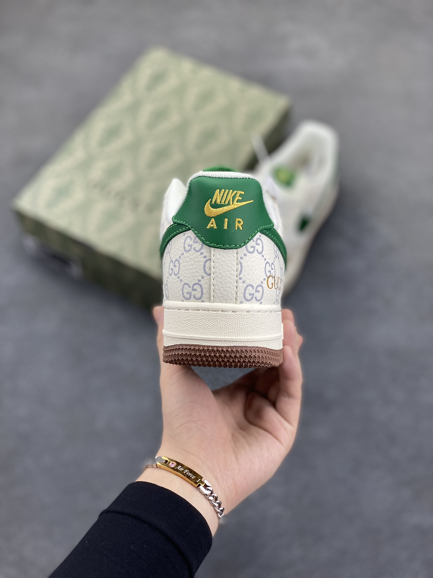 图片[4]-NIke Air Force 1 \’07 Low “古驰联名——棕底绿勾”空军一号 低帮 运动鞋 休闲鞋 折边针车 工艺难度大 原楦头原纸板 原装鞋盒 定制五金配件 内置全掌气垫 原厂鞋底 货号：JJ2508-711 尺码：36 36.5 37.5 38 38.5 39 40 40.5 41 42 42.5 43 44 44.5 45-选品中心