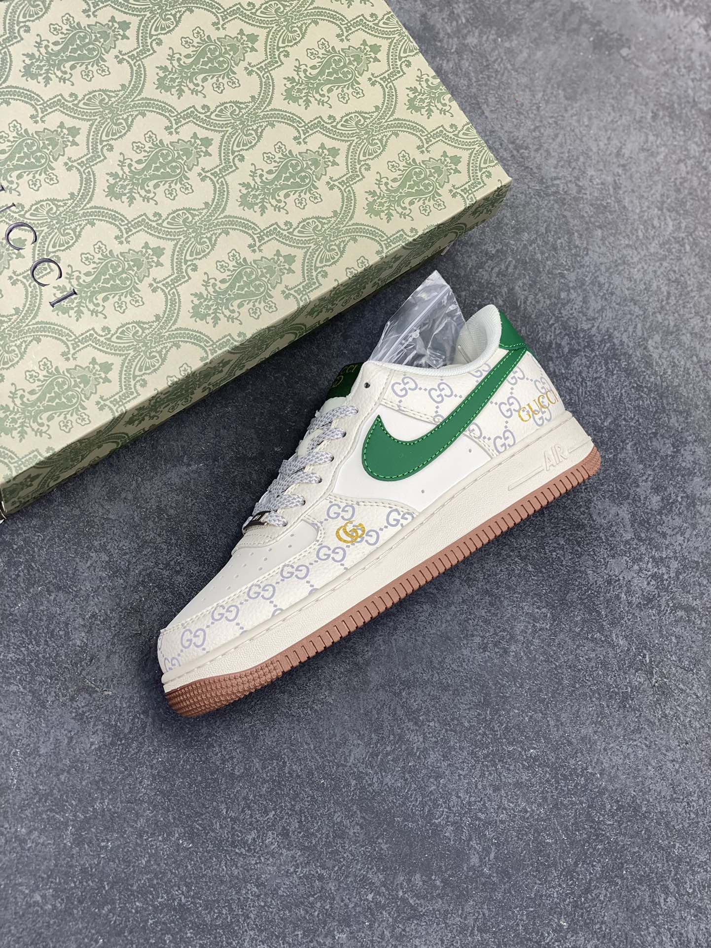 图片[7]-NIke Air Force 1 \’07 Low “古驰联名——棕底绿勾”空军一号 低帮 运动鞋 休闲鞋 折边针车 工艺难度大 原楦头原纸板 原装鞋盒 定制五金配件 内置全掌气垫 原厂鞋底 货号：JJ2508-711 尺码：36 36.5 37.5 38 38.5 39 40 40.5 41 42 42.5 43 44 44.5 45-选品中心