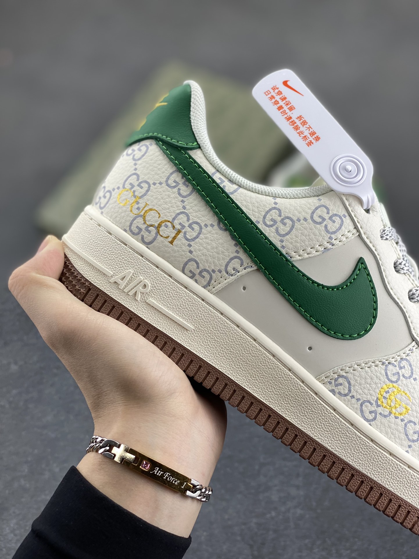 图片[6]-NIke Air Force 1 \’07 Low “古驰联名——棕底绿勾”空军一号 低帮 运动鞋 休闲鞋 折边针车 工艺难度大 原楦头原纸板 原装鞋盒 定制五金配件 内置全掌气垫 原厂鞋底 货号：JJ2508-711 尺码：36 36.5 37.5 38 38.5 39 40 40.5 41 42 42.5 43 44 44.5 45-选品中心
