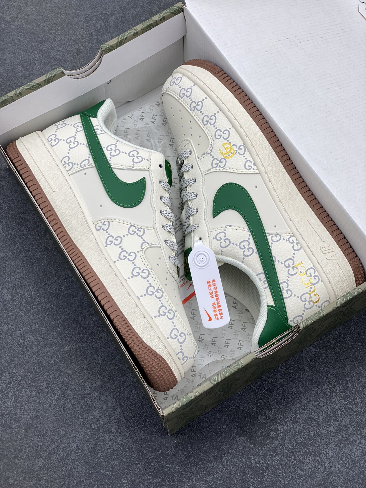 图片[9]-NIke Air Force 1 \’07 Low “古驰联名——棕底绿勾”空军一号 低帮 运动鞋 休闲鞋 折边针车 工艺难度大 原楦头原纸板 原装鞋盒 定制五金配件 内置全掌气垫 原厂鞋底 货号：JJ2508-711 尺码：36 36.5 37.5 38 38.5 39 40 40.5 41 42 42.5 43 44 44.5 45-选品中心