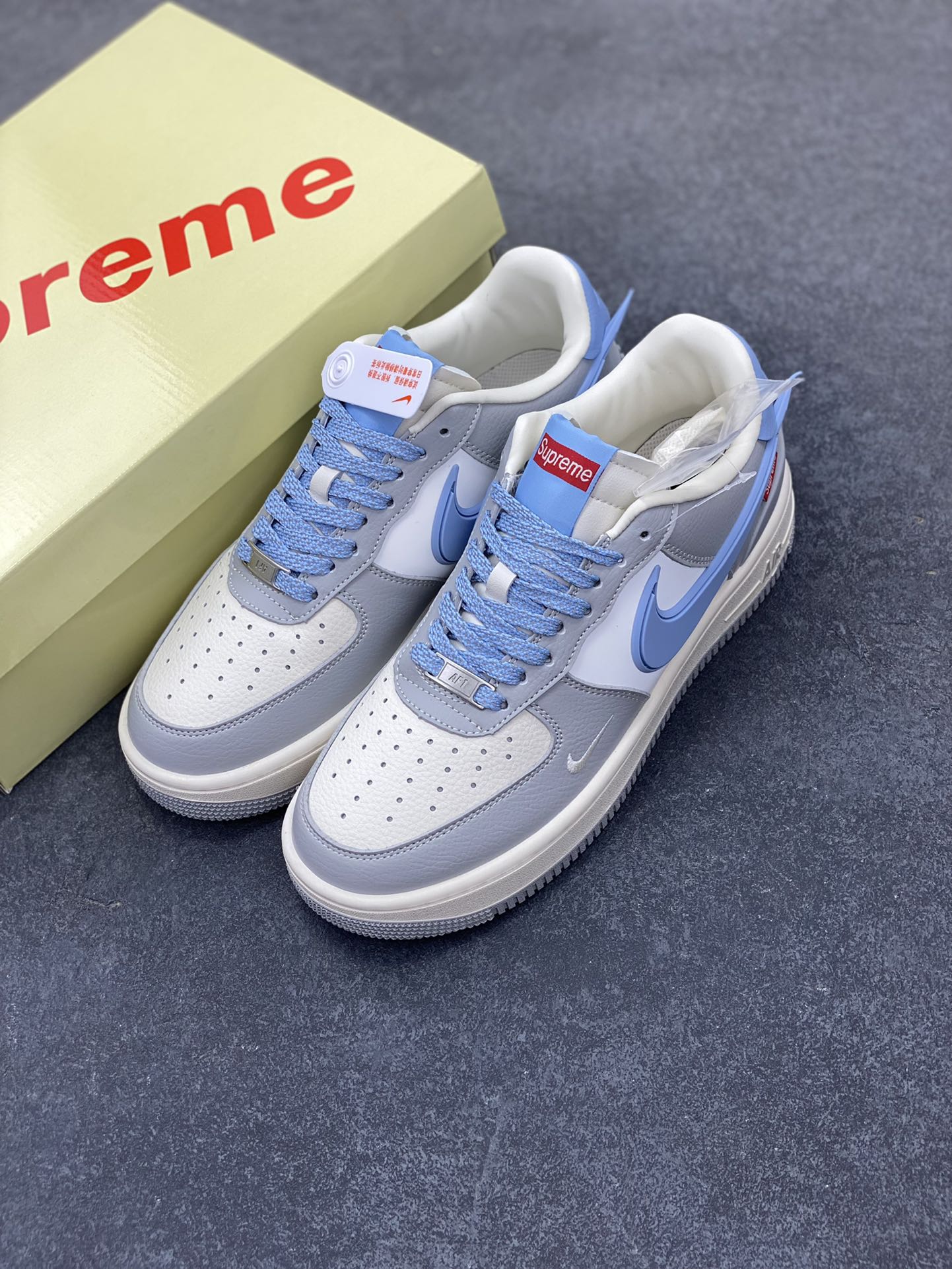 图片[8]-NIke Air Force 1 \’07 Low “Supreme联名——浅蓝大勾”空军一号 低帮 运动鞋 休闲鞋 折边针车 工艺难度大 原楦头原纸板 原装鞋盒 定制五金配件 内置全掌气垫 原厂鞋底 货号：XS3464-577 尺码：36 36.5 37.5 38 38.5 39 40 40.5 41 42 42.5 43 44 44.5 45-选品中心