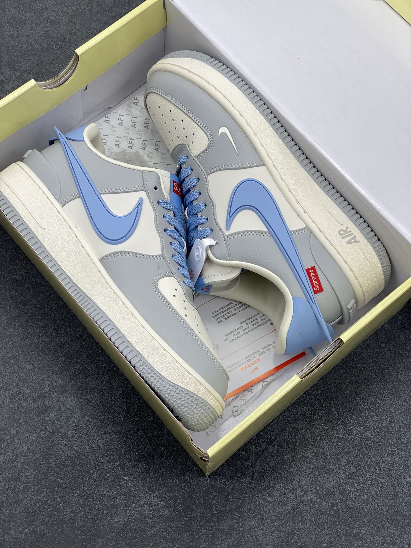 图片[9]-NIke Air Force 1 \’07 Low “Supreme联名——浅蓝大勾”空军一号 低帮 运动鞋 休闲鞋 折边针车 工艺难度大 原楦头原纸板 原装鞋盒 定制五金配件 内置全掌气垫 原厂鞋底 货号：XS3464-577 尺码：36 36.5 37.5 38 38.5 39 40 40.5 41 42 42.5 43 44 44.5 45-选品中心