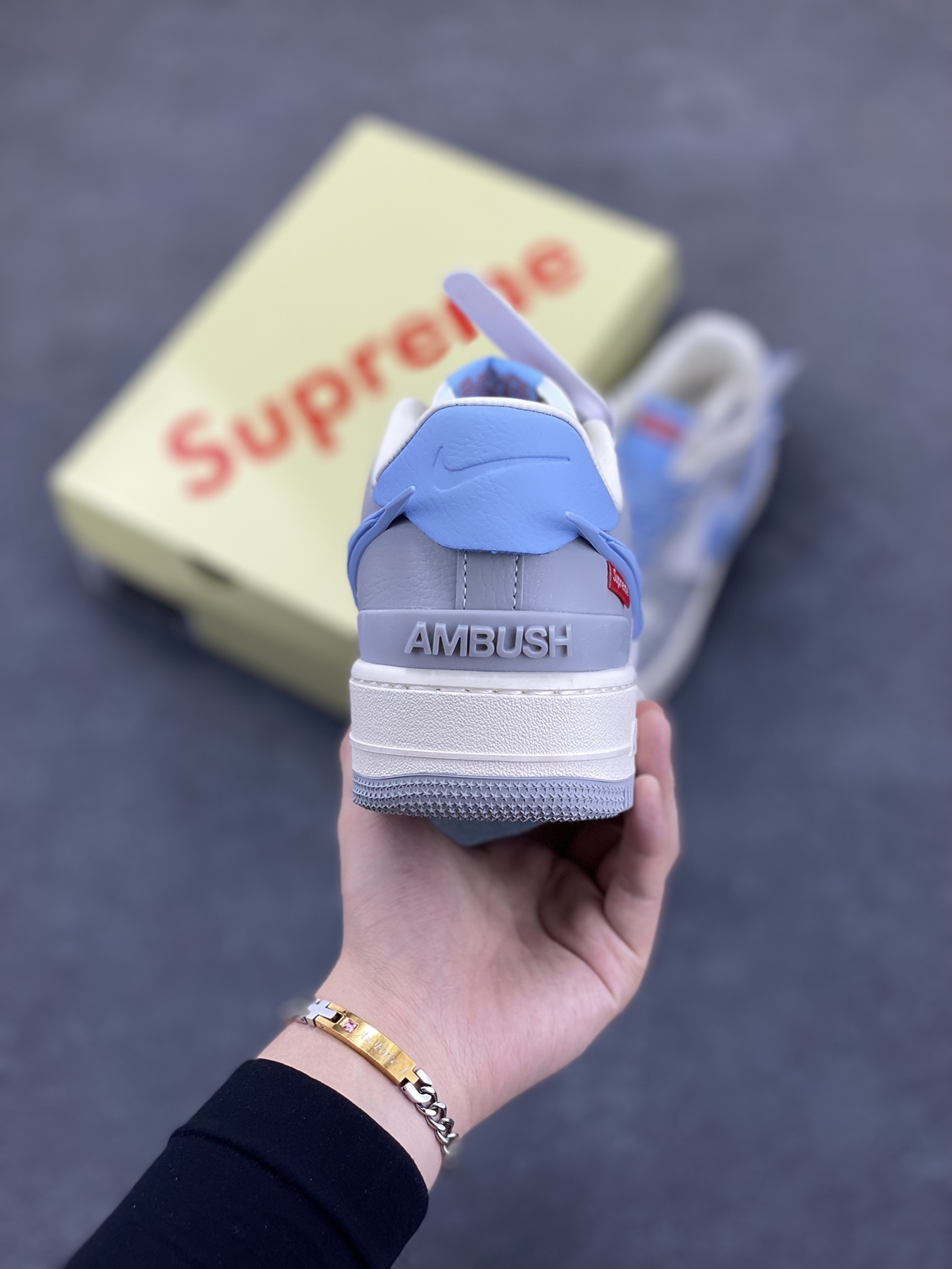 图片[4]-NIke Air Force 1 \’07 Low “Supreme联名——浅蓝大勾”空军一号 低帮 运动鞋 休闲鞋 折边针车 工艺难度大 原楦头原纸板 原装鞋盒 定制五金配件 内置全掌气垫 原厂鞋底 货号：XS3464-577 尺码：36 36.5 37.5 38 38.5 39 40 40.5 41 42 42.5 43 44 44.5 45-选品中心