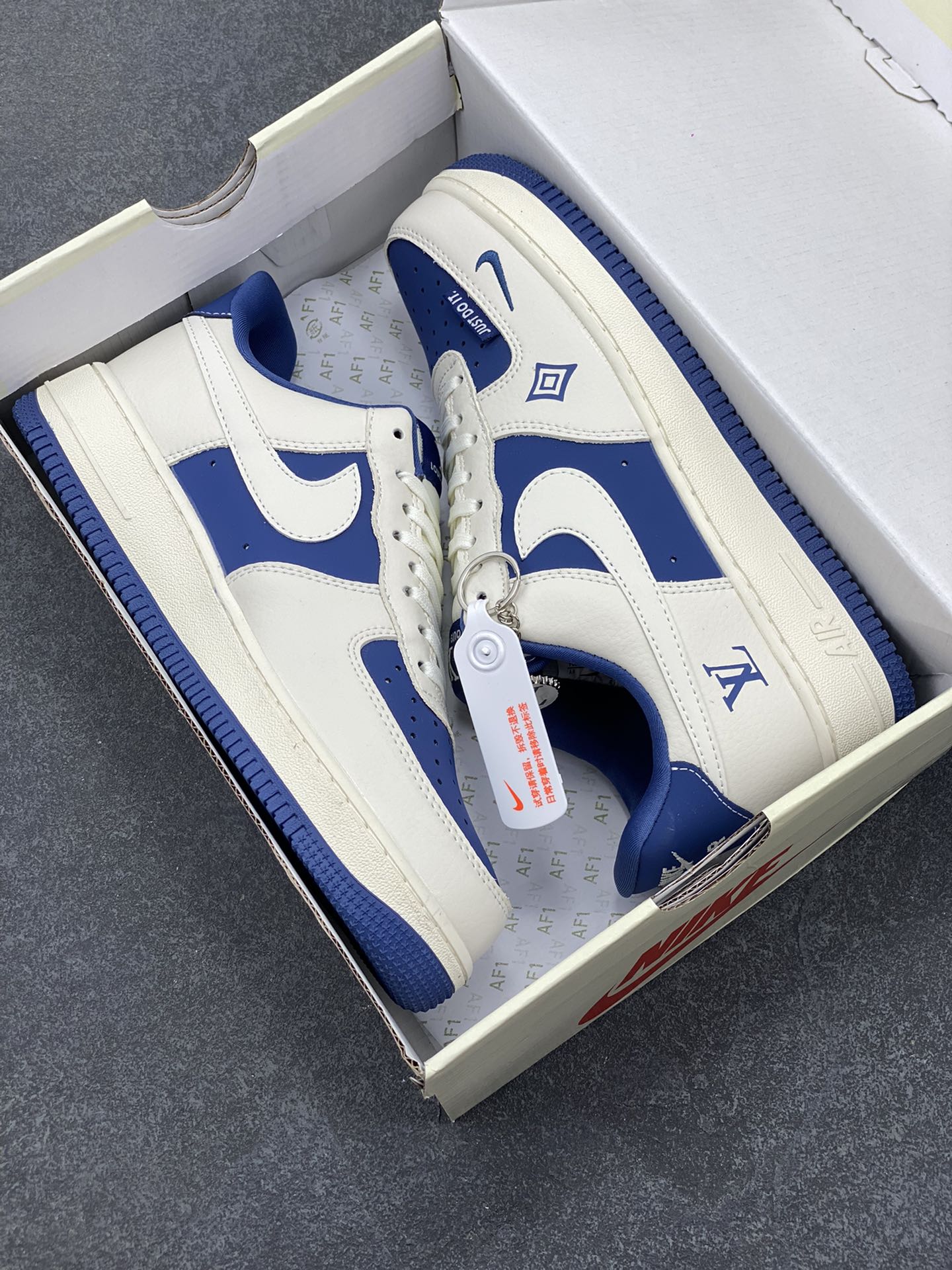 图片[9]-NIke Air Force 1 \’07 Low “LV联名——米蓝Justdoit”空军一号 低帮 运动鞋 休闲鞋 折边针车 工艺难度大 原楦头原纸板 原装鞋盒 定制五金配件 内置全掌气垫 原厂鞋底 货号：KK1988-084 尺码：36 36.5 37.5 38 38.5 39 40 40.5 41 42 42.5 43 44 44.5 45-选品中心