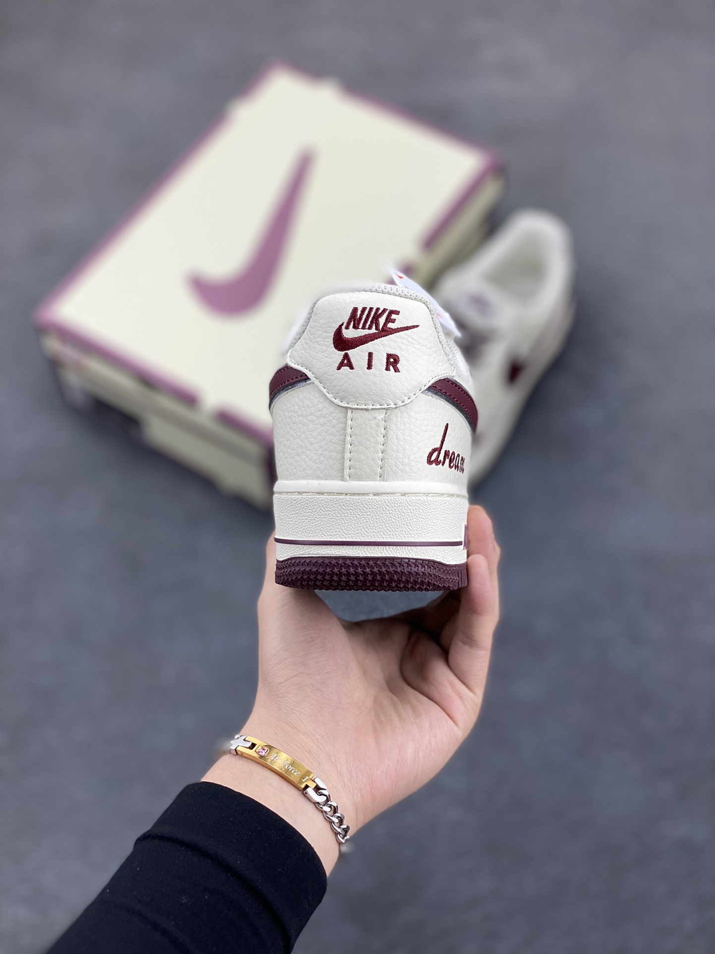 图片[4]-小红书爆款 官方定制  Nike Air Force 1 Low \’07 “ dream”白酒红小勾低帮空军一号休闲板鞋 定制皮料 专属鞋盒 原楦原纸板 纯正空军版型 高清洁度 内置全掌气垫 货号：DR2024-105 尺码：36 36.5 37.5 38 38.5 39 40 40.5 41 42 42.5 43 44 44.5 45-选品中心