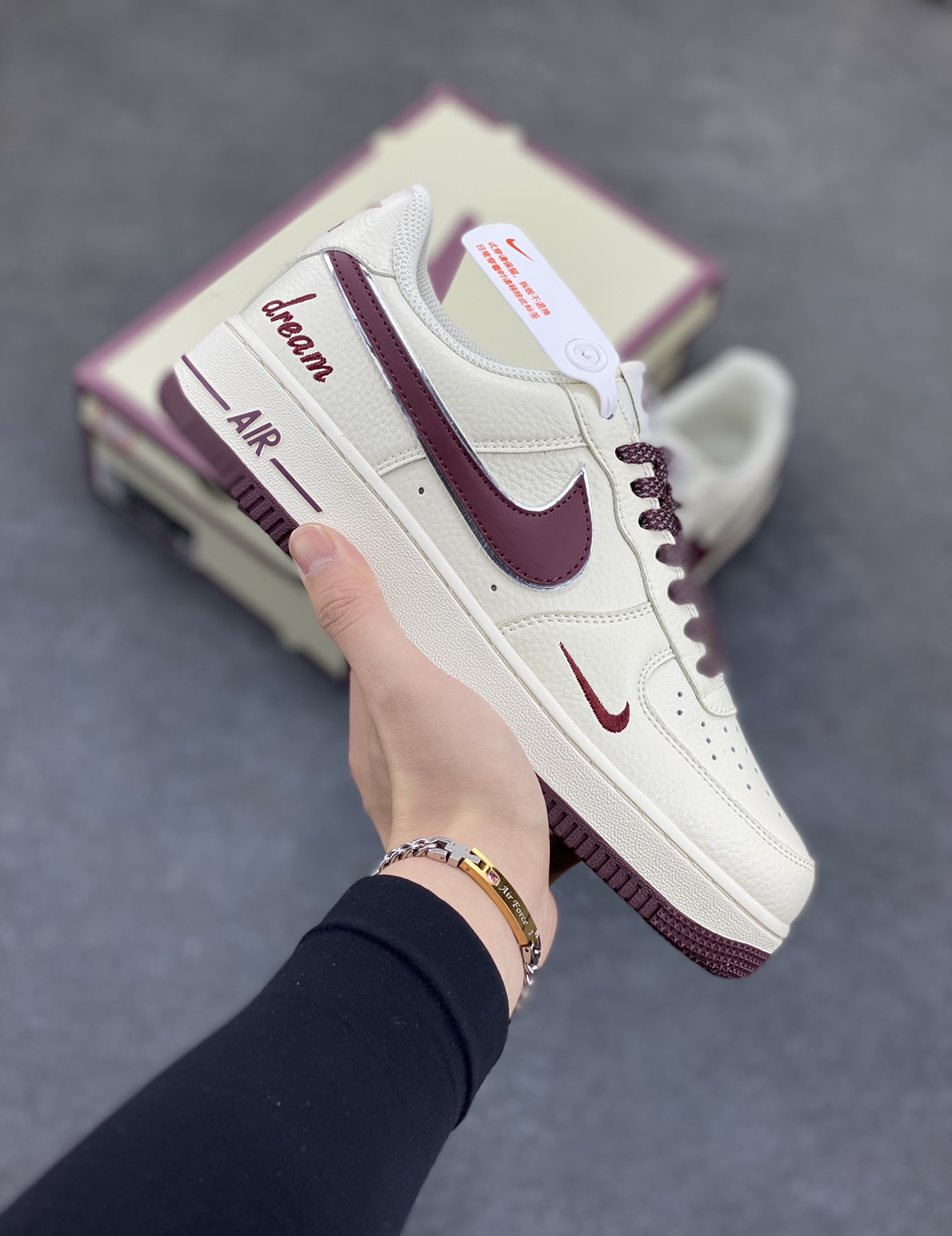 小红书爆款 官方定制  Nike Air Force 1 Low \’07 “ dream”白酒红小勾低帮空军一号休闲板鞋 定制皮料 专属鞋盒 原楦原纸板 纯正空军版型 高清洁度 内置全掌气垫 货号:DR2024-105 尺码:36 36.5 37.5 38 38.5 39 40 40.5 41 42 42.5 43 44 44.5 45-选品中心