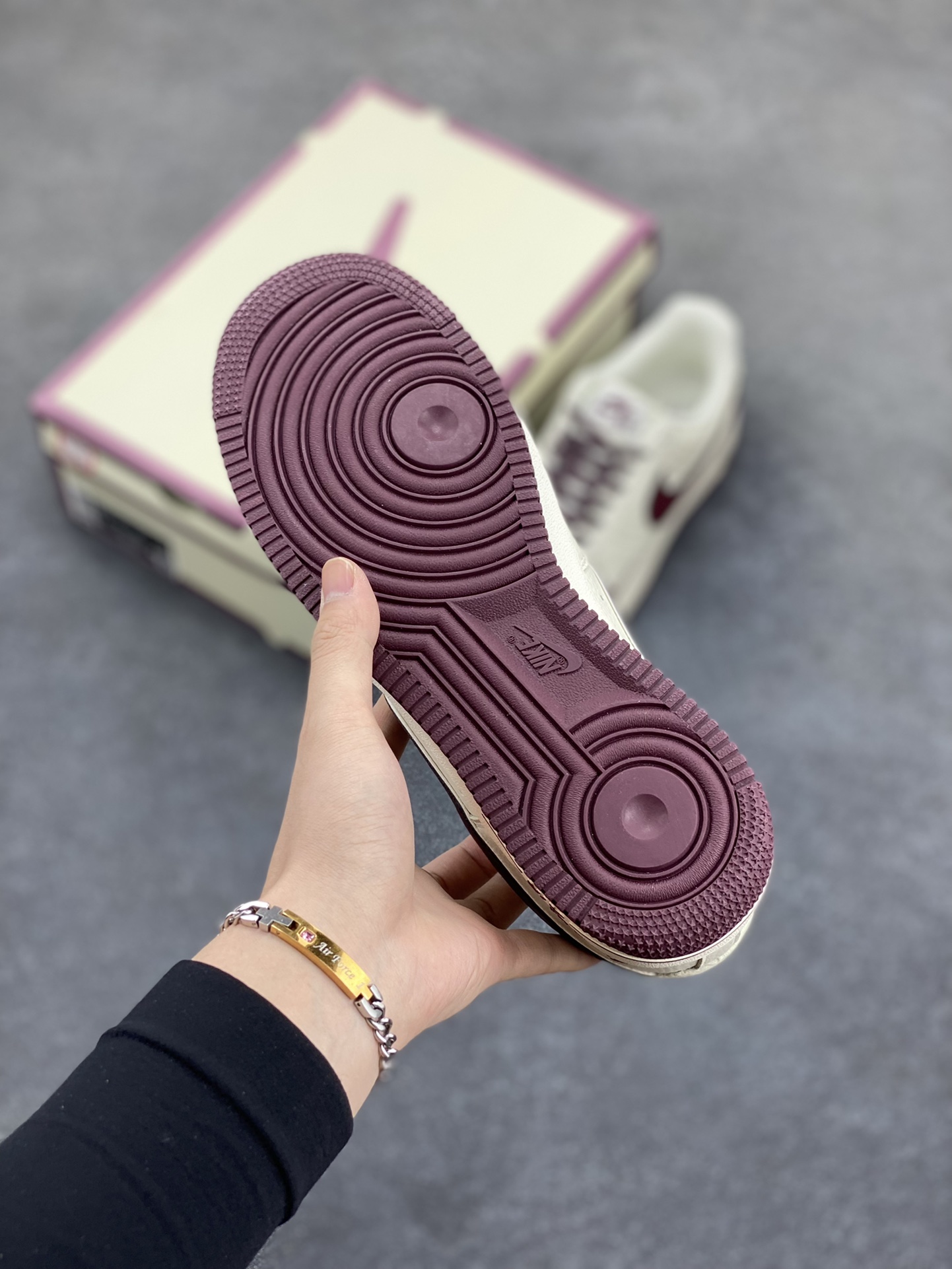 图片[5]-小红书爆款 官方定制  Nike Air Force 1 Low \’07 “ dream”白酒红小勾低帮空军一号休闲板鞋 定制皮料 专属鞋盒 原楦原纸板 纯正空军版型 高清洁度 内置全掌气垫 货号：DR2024-105 尺码：36 36.5 37.5 38 38.5 39 40 40.5 41 42 42.5 43 44 44.5 45-选品中心