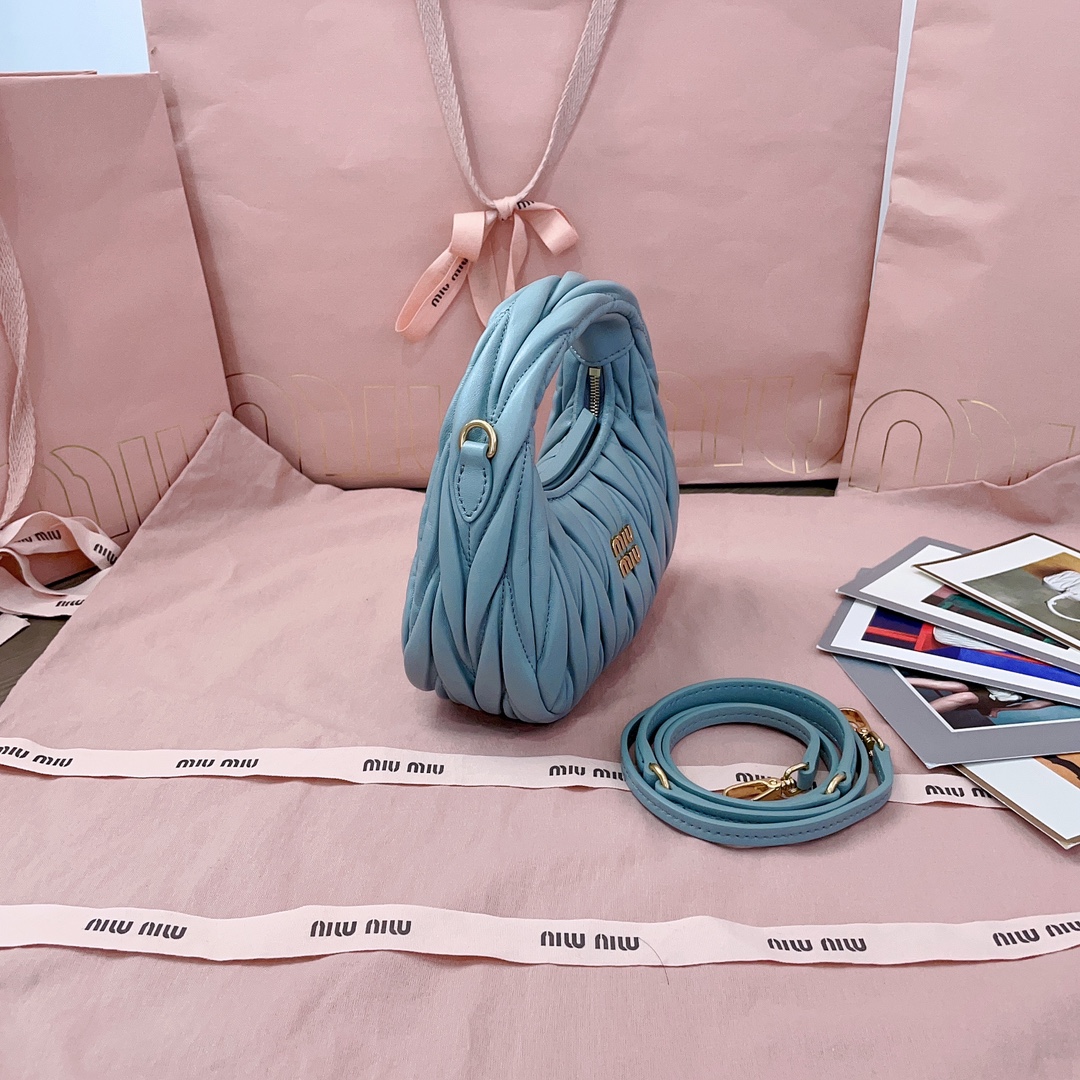 Мини сумка Miu Miu Wander, пастельный цвет, мателассе