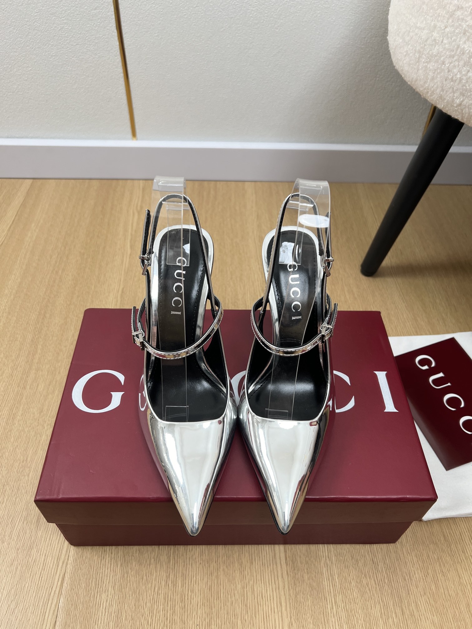 NO:407346,High-version GUCCI Guci | 2025 G Home 2025 Spring and Summer New Products, the latest hit bamboo heel high heel pointed toe rear empty sandals series, original custom imported beef patent leather inner sheepskin, outsole imported Italian leather outsole, heel height 9.5cm, size 35-42 (40.41.42 can be customized without return), high heels sandals, gucci, gucci, sandals, high heels, sheepskin, Leather soles19860909高版本GUCCI古奇 | 2025 G家2025春夏新品 专柜最新走秀爆款竹节跟高跟尖头后空凉鞋系列 鞋面原版定制进口牛漆皮 内里羊皮里 大底意大利进口真皮大底 跟高9.5cm 码数35-42（40.41.42可定制不退换）,高跟鞋凉鞋,gucci,gucci,sandals,high heels,sheepskin,Leather soles,Women's Shoes
