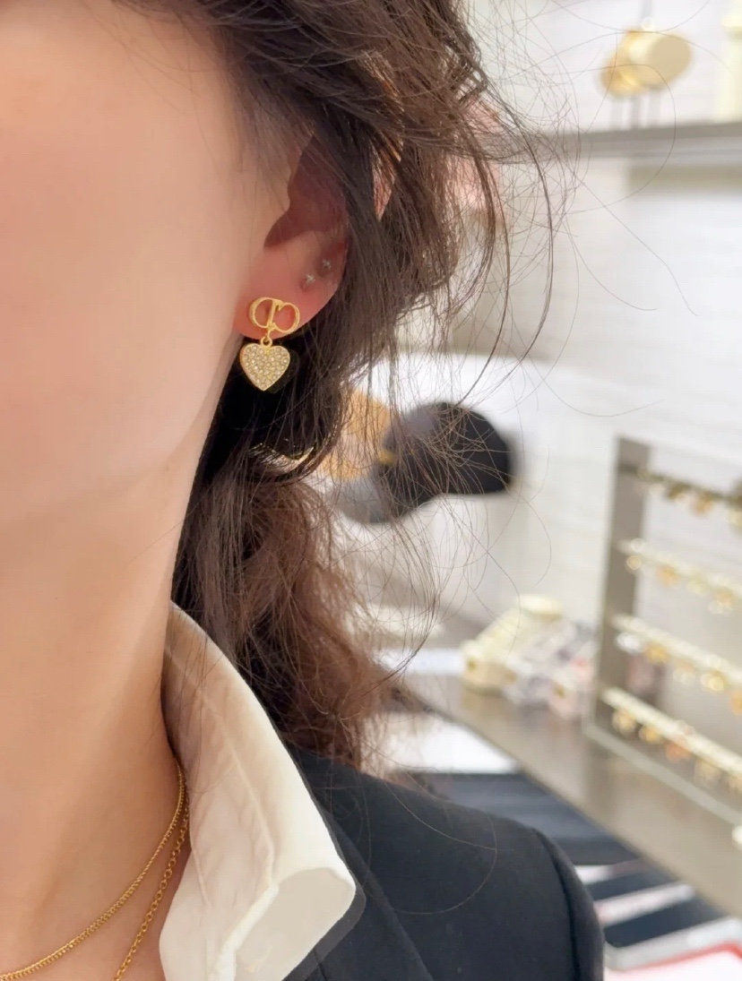 Dior DIOR耳钉 款火爆上新