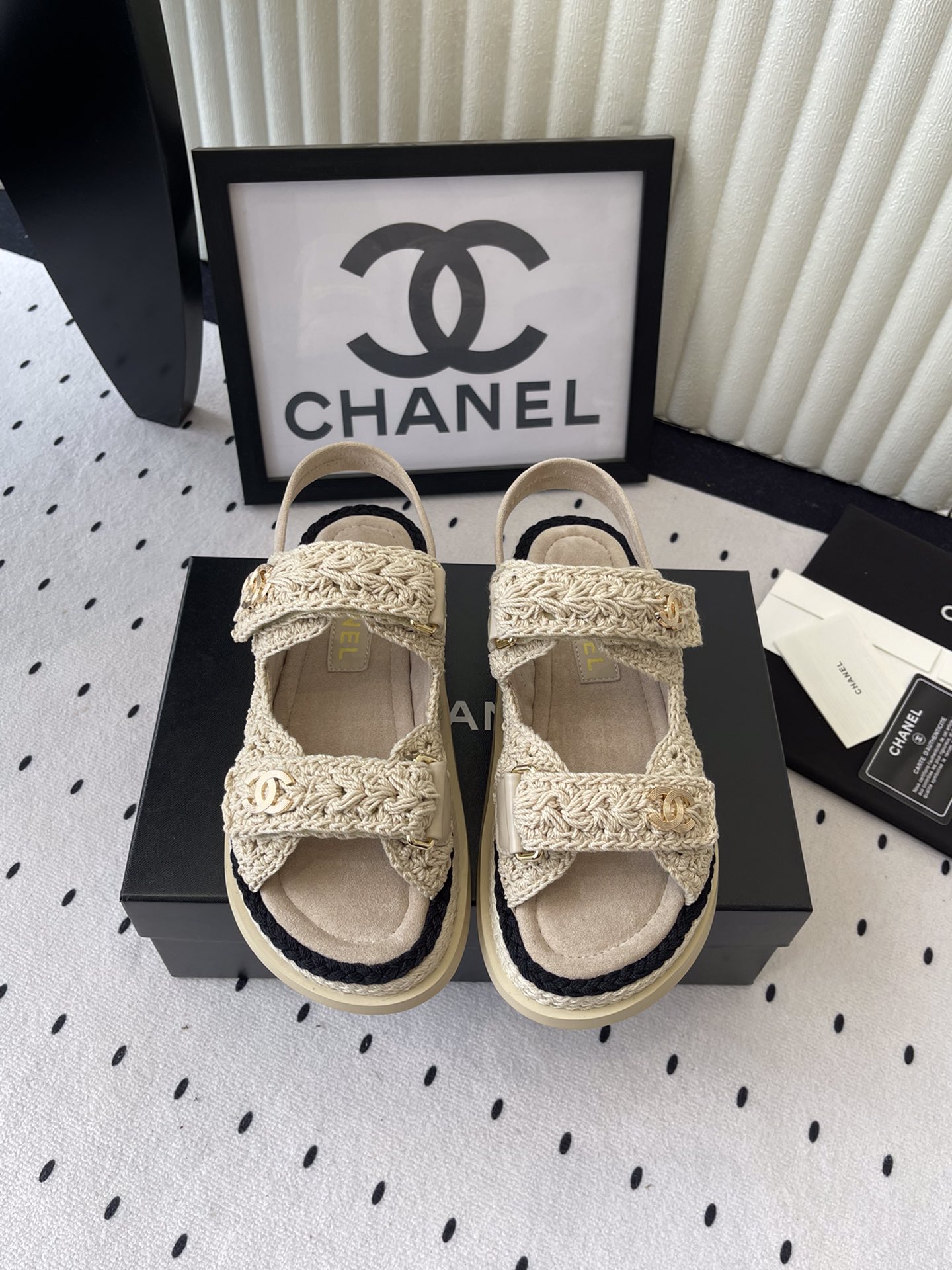 NO:266420,Chanel's new beach shoes top version, simple universal and versatile artifact, major star footwear artifact, original pure hand-made crochet wool rope upper imported sheepskin inner footbed, original integrated molding outsole Size35-40 (41 customized), sandals, chanel, sandals, sheepskin19860909Chanel新款沙滩鞋顶级版本 简单的万能百搭神器各大明星上脚神器 原版纯手工钩织毛绳鞋面进口羊皮内里垫脚 原版一体成型大底Size35-40（41订做）,凉鞋,chanel,sandals,sheepskin,Women's Shoes