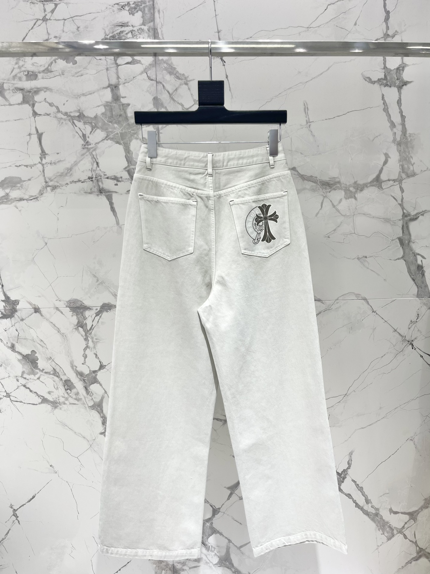 𝗖𝗛𝗥𝗢𝗠𝗘 𝗛𝗘𝗔𝗥𝗧* 克罗心夏季新款抽绳牛仔裤

👖这款牛仔裤的设计真的太赞了！抽绳的设计，不仅方