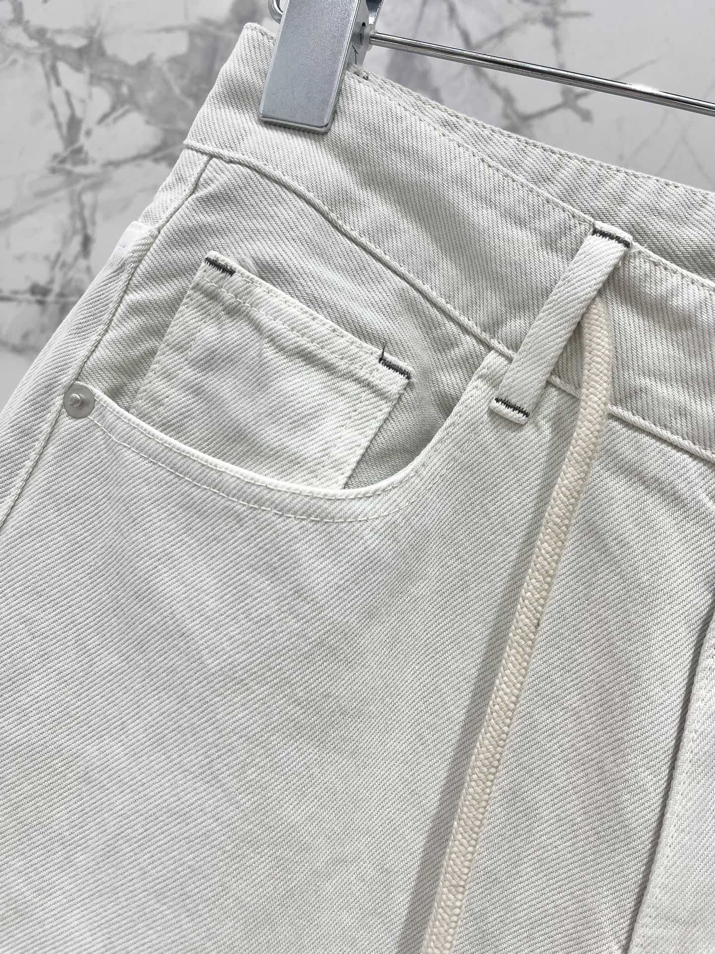 𝗖𝗛𝗥𝗢𝗠𝗘 𝗛𝗘𝗔𝗥𝗧* 克罗心夏季新款抽绳牛仔裤

👖这款牛仔裤的设计真的太赞了！抽绳的设计，不仅方