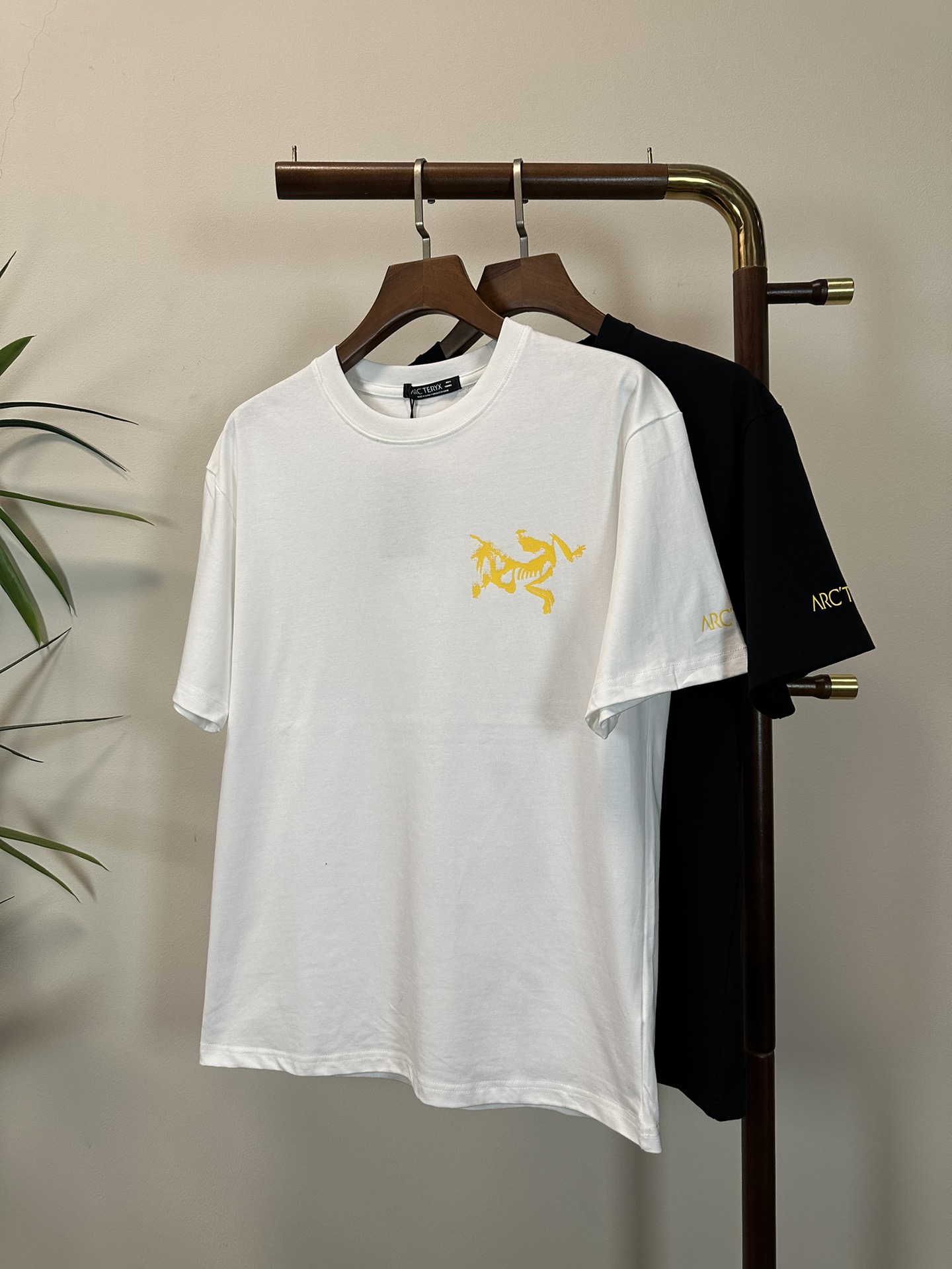 NO:468813,ARC Archaeopteryx new round neck short-sleeved T-shirt high-end version!  Customized fabrics for counters are breathable and comfortable, with impeccable details, and the brand element design concept reflects high quality. The feel is delicate and soft!  It is casually cut, with a great upper body style!  Code number M-3XL, arc'teryx, T-shirt,tees, t-shirt,alexander wang19860909ARC 始祖鸟新款 圆领 短袖 T恤 高端版本！专柜定制面料 透气舒适度高,细节无可挑剔,品牌元素设计理念,体现高品质.手感细腻柔软！呈现休闲裁剪,上身版型超赞！ 码数M-3XL,arc'teryx,T-shirt,tees，t-shirt,alexander wang,Men's clothing