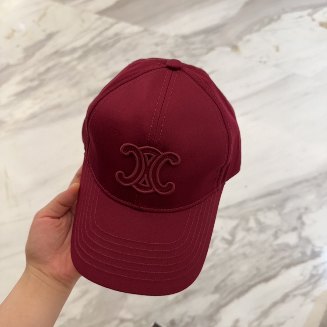 

CELIN*·赛琳ss新款凯旋门绣花棒球帽🧢帽型完全按照定做。凯旋门图案章仔区别市面版本，大小及圈圈