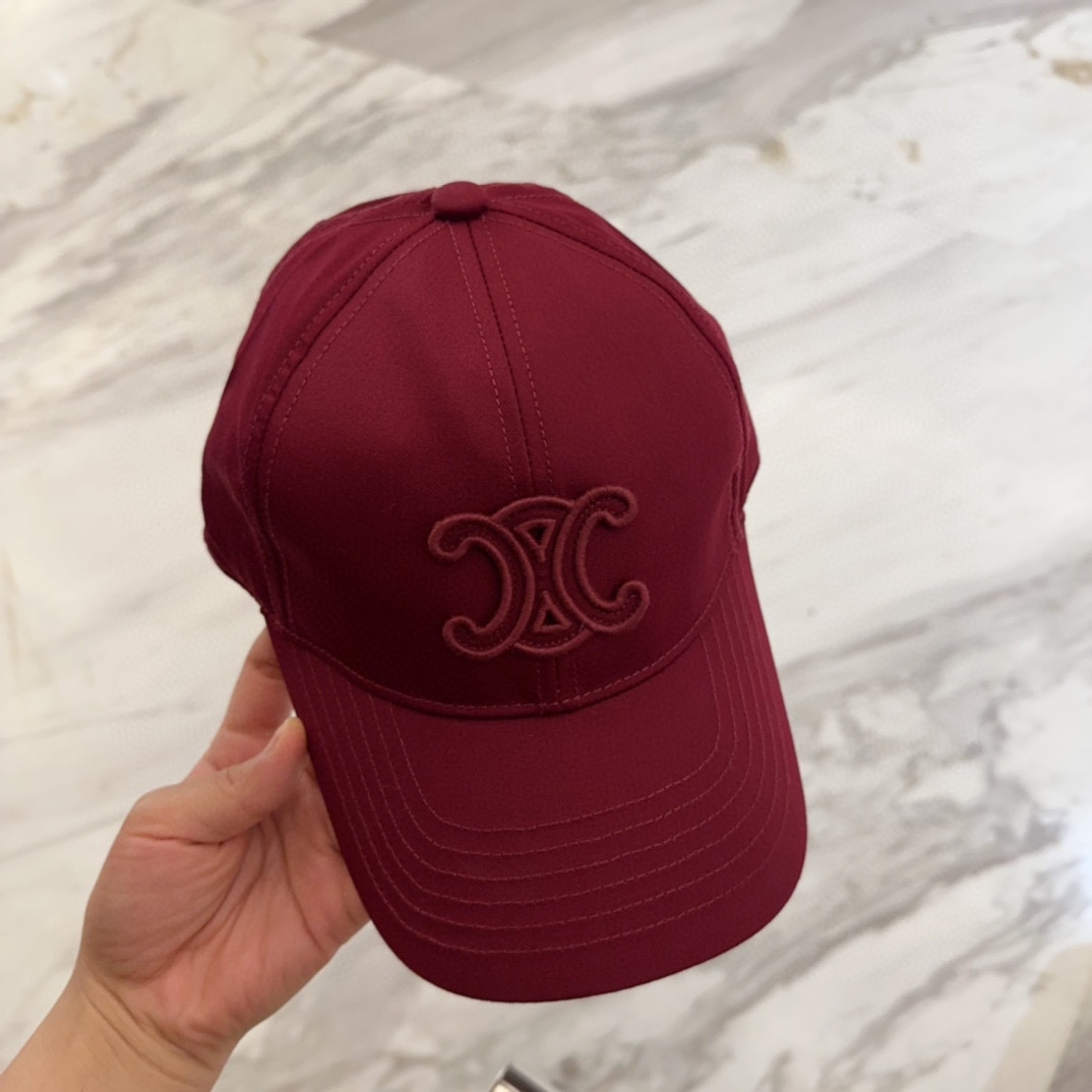 

CELIN*·赛琳ss新款凯旋门绣花棒球帽🧢帽型完全按照定做。凯旋门图案章仔区别市面版本，大小及圈圈