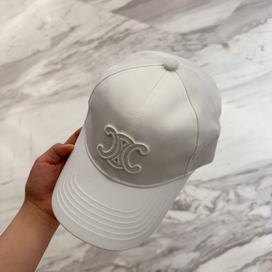 

CELIN*·赛琳ss新款凯旋门绣花棒球帽🧢帽型完全按照定做。凯旋门图案章仔区别市面版本，大小及圈圈
