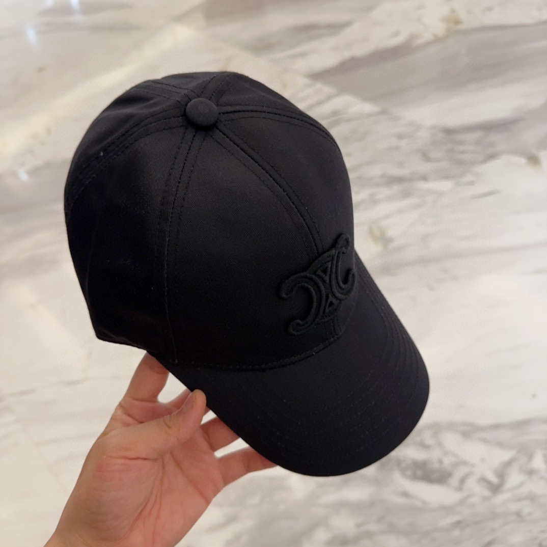 

CELIN*·赛琳ss新款凯旋门绣花棒球帽🧢帽型完全按照定做。凯旋门图案章仔区别市面版本，大小及圈圈