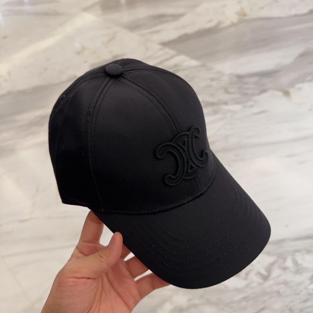 

CELIN*·赛琳ss新款凯旋门绣花棒球帽🧢帽型完全按照定做。凯旋门图案章仔区别市面版本，大小及圈圈