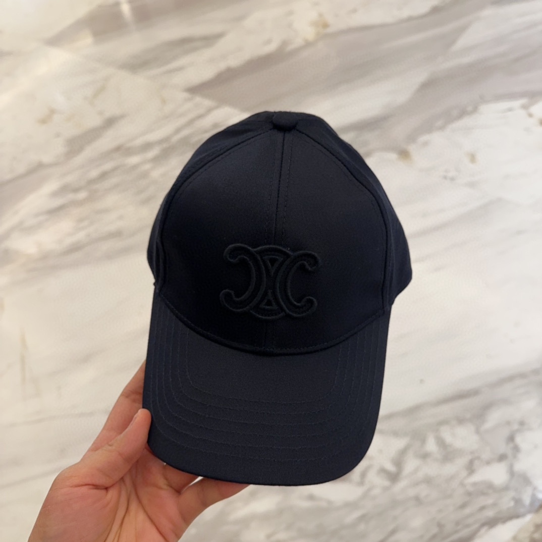 

CELIN*·赛琳ss新款凯旋门绣花棒球帽🧢帽型完全按照定做。凯旋门图案章仔区别市面版本，大小及圈圈
