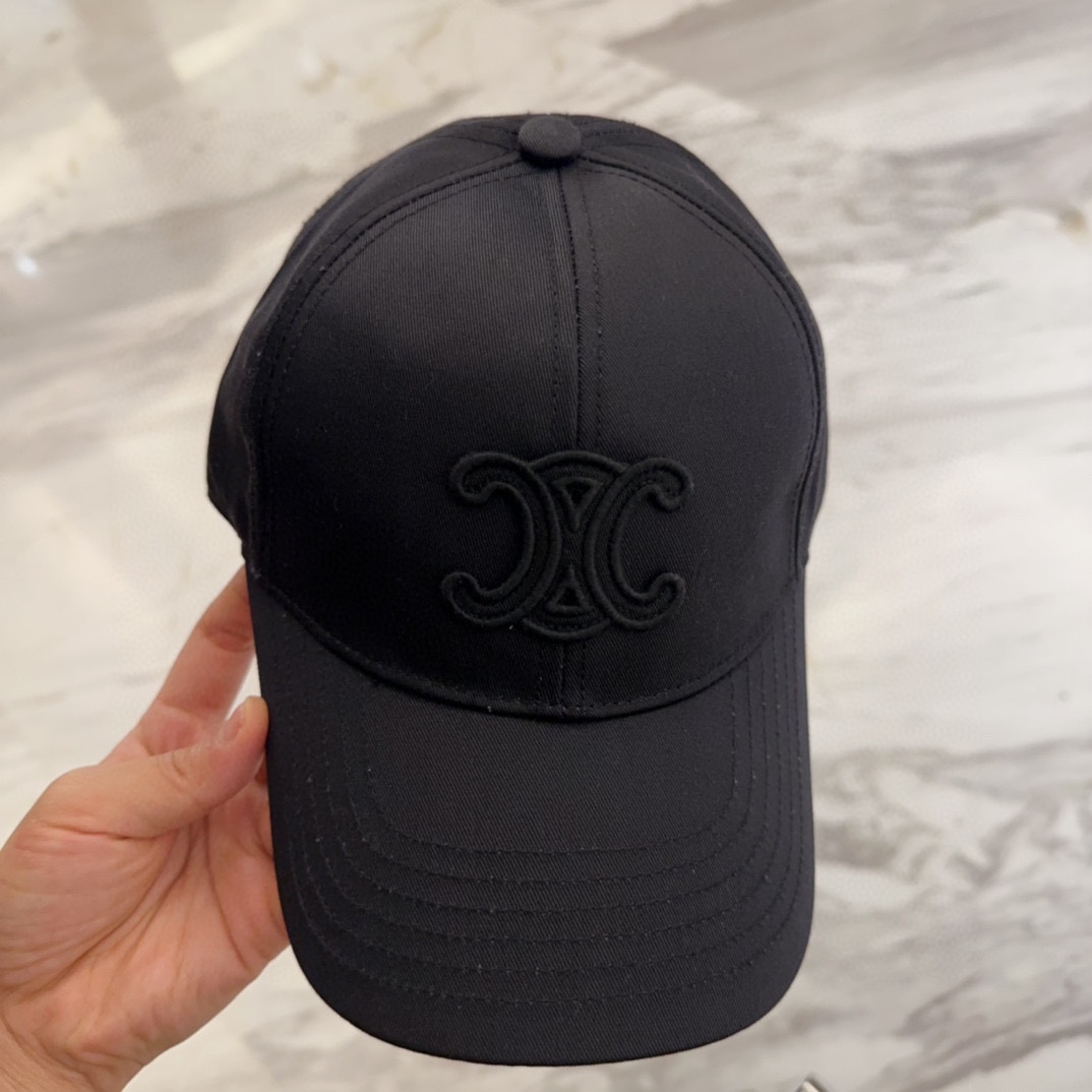 

CELIN*·赛琳ss新款凯旋门绣花棒球帽🧢帽型完全按照定做。凯旋门图案章仔区别市面版本，大小及圈圈