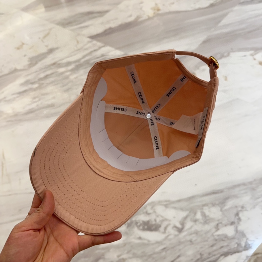 

CELIN*·赛琳ss新款凯旋门绣花棒球帽🧢帽型完全按照定做。凯旋门图案章仔区别市面版本，大小及圈圈