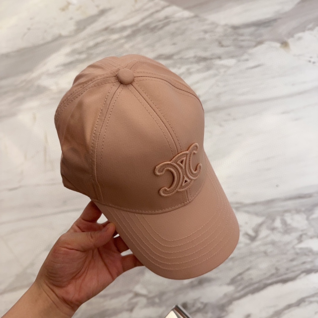 

CELIN*·赛琳ss新款凯旋门绣花棒球帽🧢帽型完全按照定做。凯旋门图案章仔区别市面版本，大小及圈圈