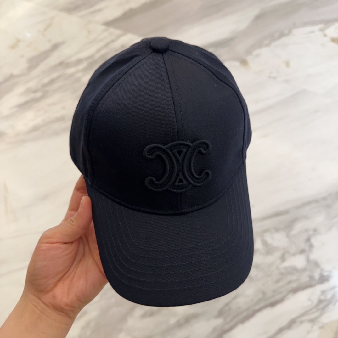 

CELIN*·赛琳ss新款凯旋门绣花棒球帽🧢帽型完全按照定做。凯旋门图案章仔区别市面版本，大小及圈圈