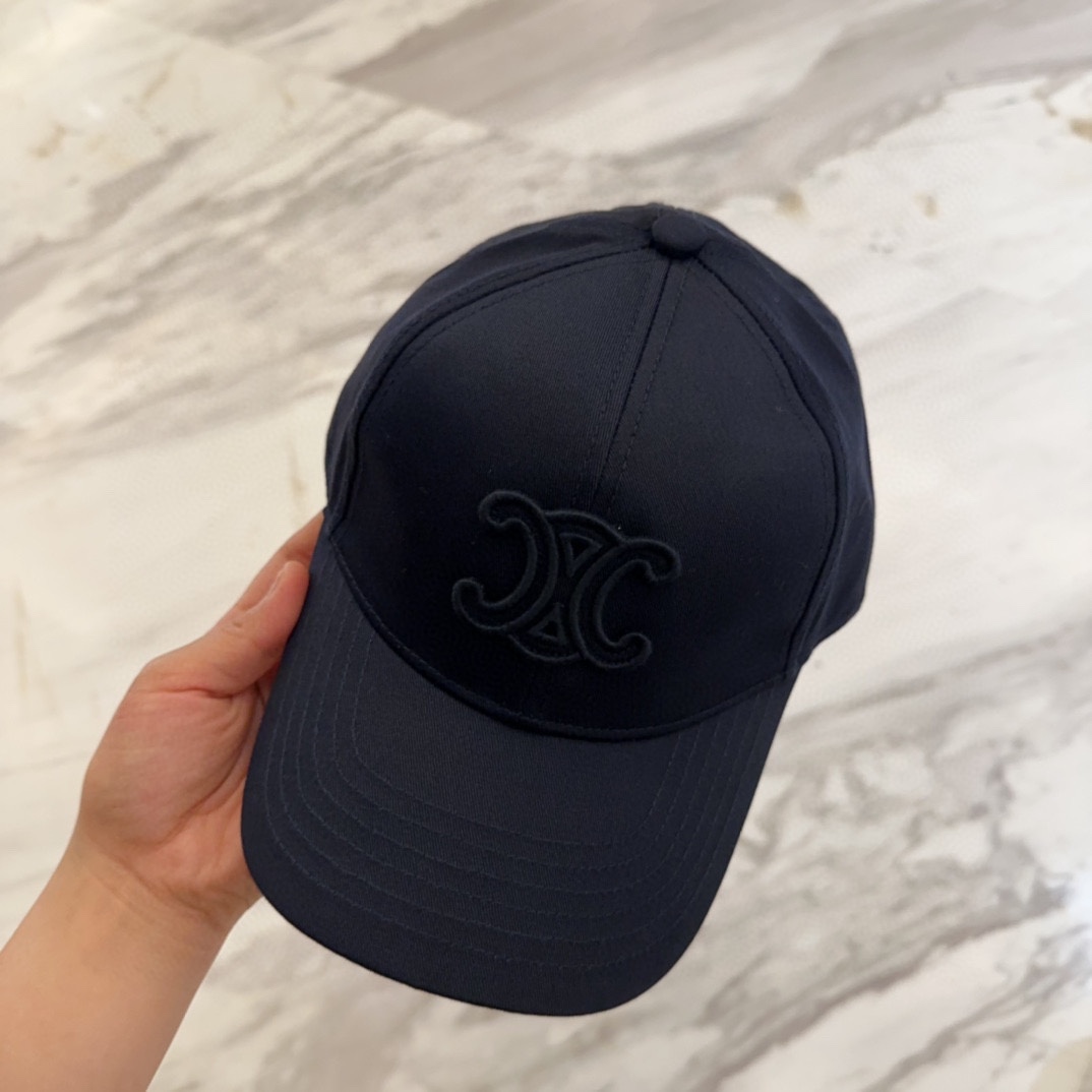

CELIN*·赛琳ss新款凯旋门绣花棒球帽🧢帽型完全按照定做。凯旋门图案章仔区别市面版本，大小及圈圈