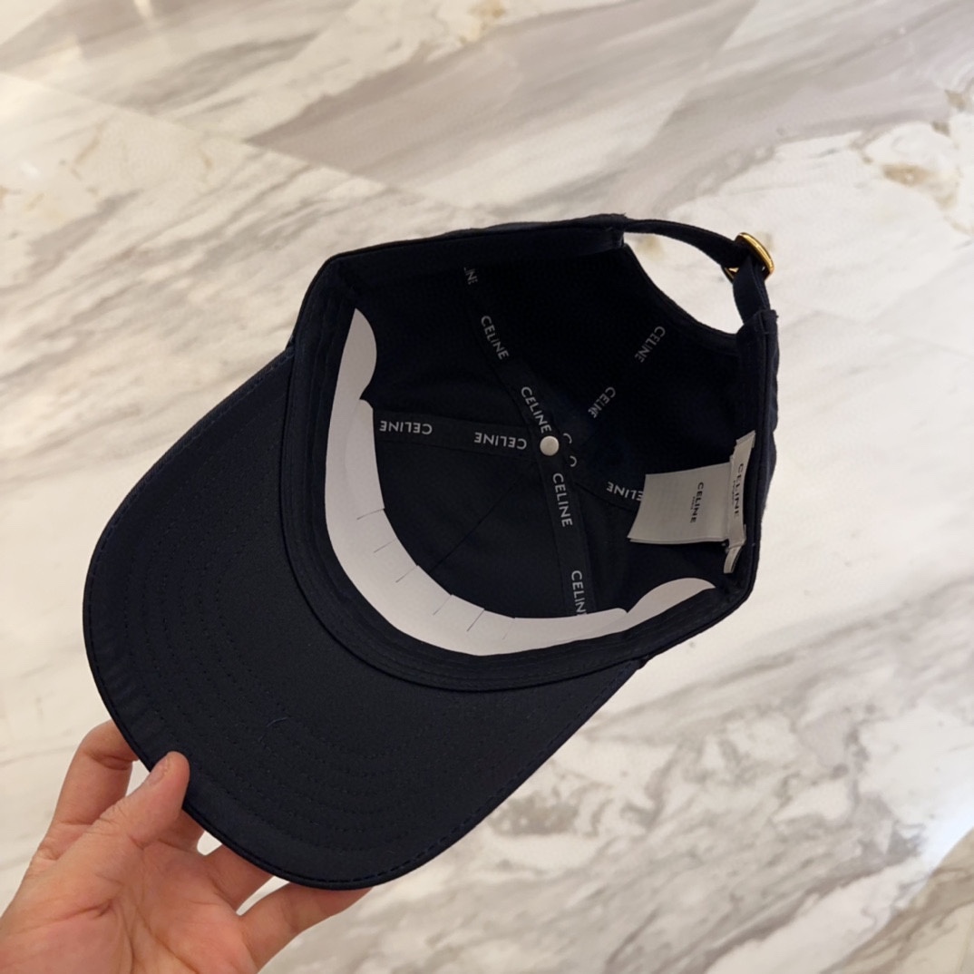 

CELIN*·赛琳ss新款凯旋门绣花棒球帽🧢帽型完全按照定做。凯旋门图案章仔区别市面版本，大小及圈圈