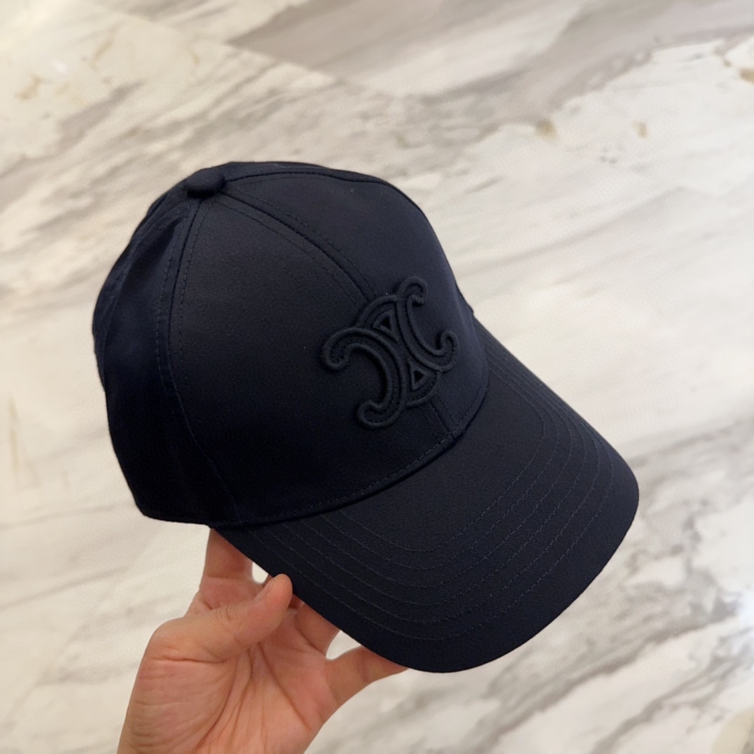

CELIN*·赛琳ss新款凯旋门绣花棒球帽🧢帽型完全按照定做。凯旋门图案章仔区别市面版本，大小及圈圈