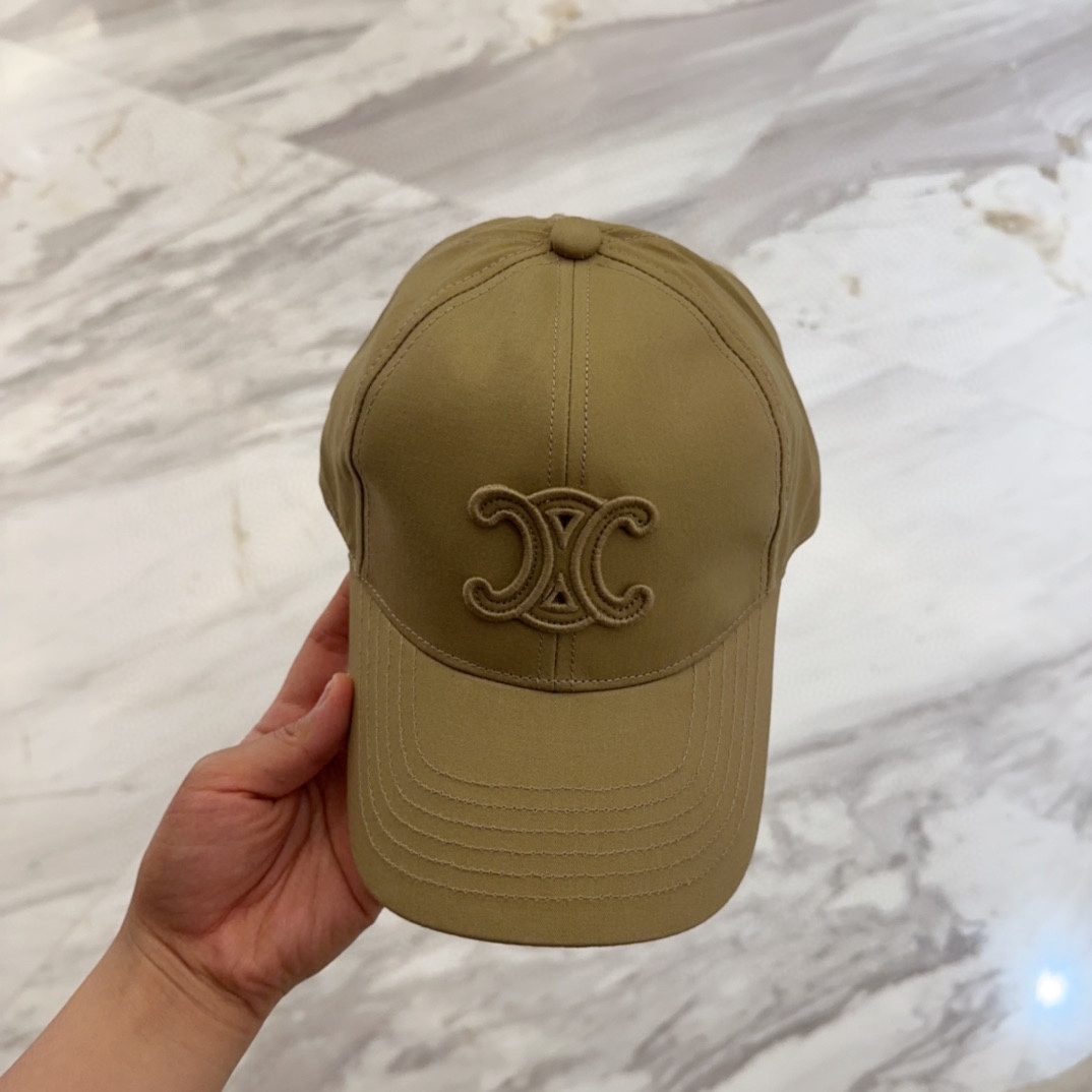 

CELIN*·赛琳ss新款凯旋门绣花棒球帽🧢帽型完全按照定做。凯旋门图案章仔区别市面版本，大小及圈圈