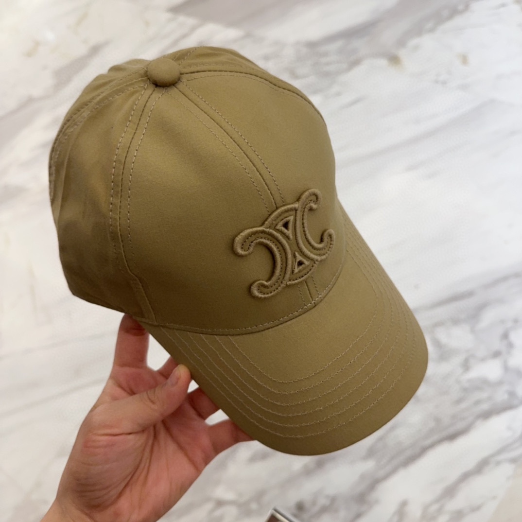 

CELIN*·赛琳ss新款凯旋门绣花棒球帽🧢帽型完全按照定做。凯旋门图案章仔区别市面版本，大小及圈圈