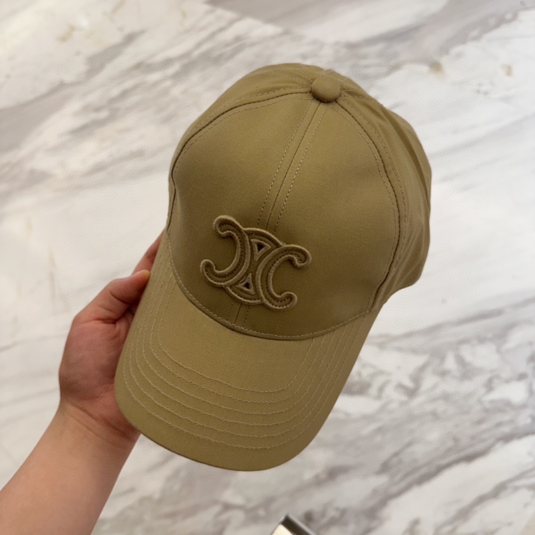 

CELIN*·赛琳ss新款凯旋门绣花棒球帽🧢帽型完全按照定做。凯旋门图案章仔区别市面版本，大小及圈圈