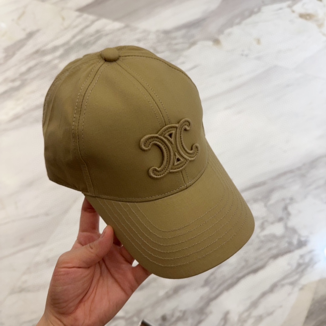 

CELIN*·赛琳ss新款凯旋门绣花棒球帽🧢帽型完全按照定做。凯旋门图案章仔区别市面版本，大小及圈圈