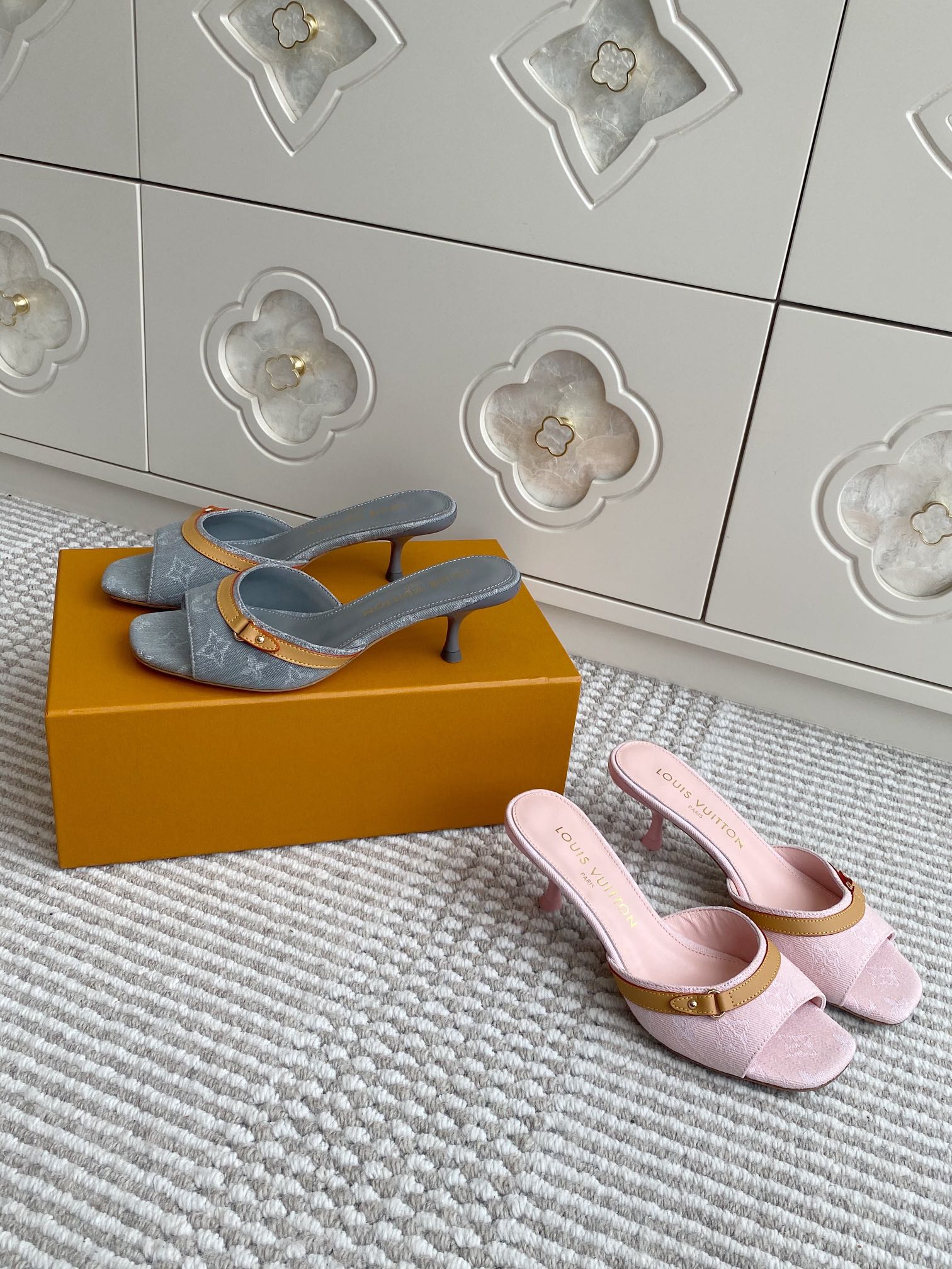 NO:403169,LV · Denning denim cat heel slippers · 35-41, high heel slippers, louis vuitton, high heels, slippers19860909LV·丹宁牛仔猫跟拖鞋·35-41,高跟鞋拖鞋,louis vuitton,high heels,slippers,Women's Shoes