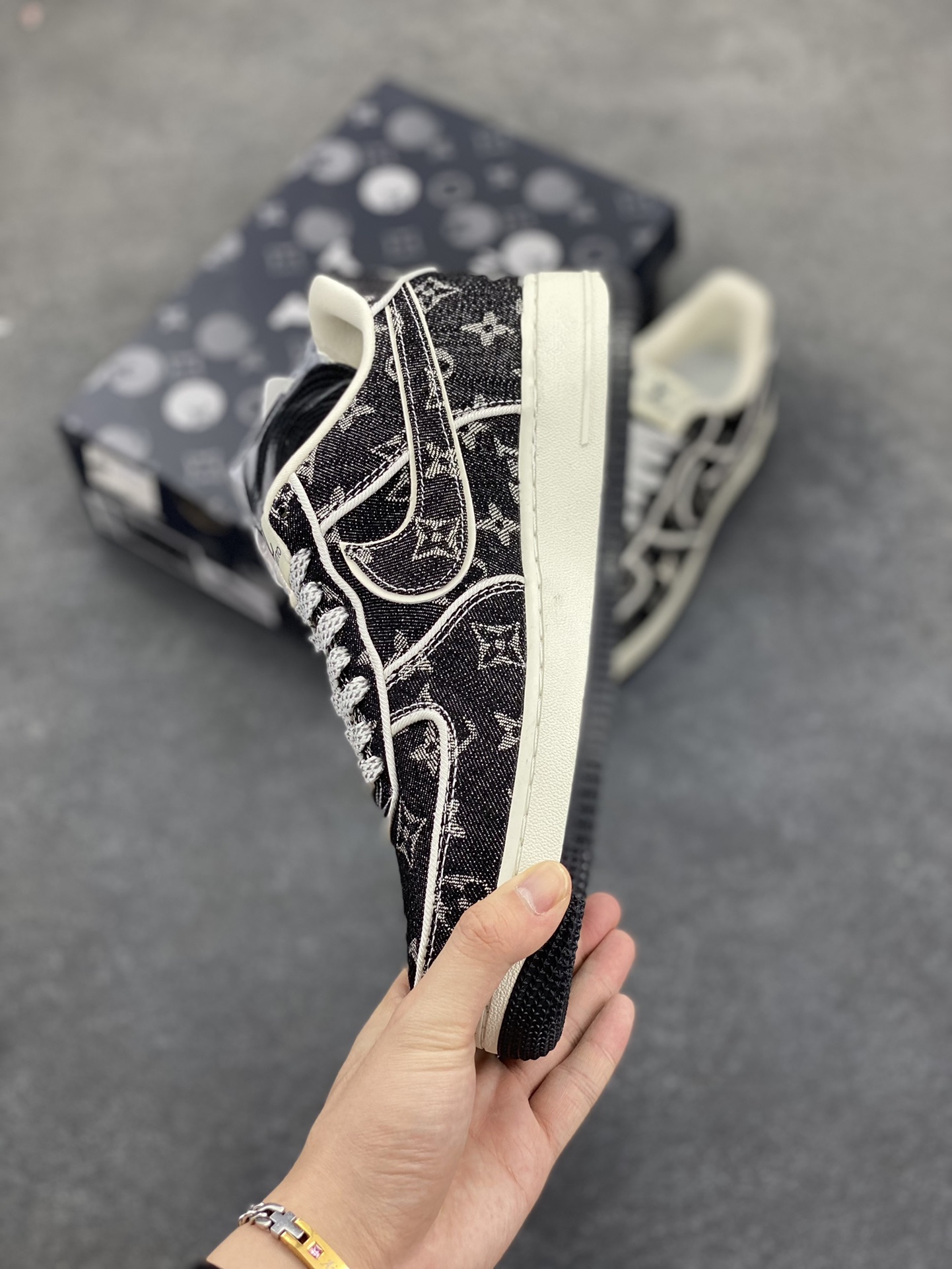 图片[3]-Nike Air Force 1 Low 07 x Louis Vuitton 牛仔布 原楦头原纸板 打造纯正低帮空军版型专注外贸渠道 全掌内置蜂窝气垫 原盒配件 原厂中底钢印、拉帮完美 货号：SC9207-531 尺码：36 36.5 37.5 38 38.5 39 40 40.5 41 42 42.5 43 44 44.5 45-选品中心