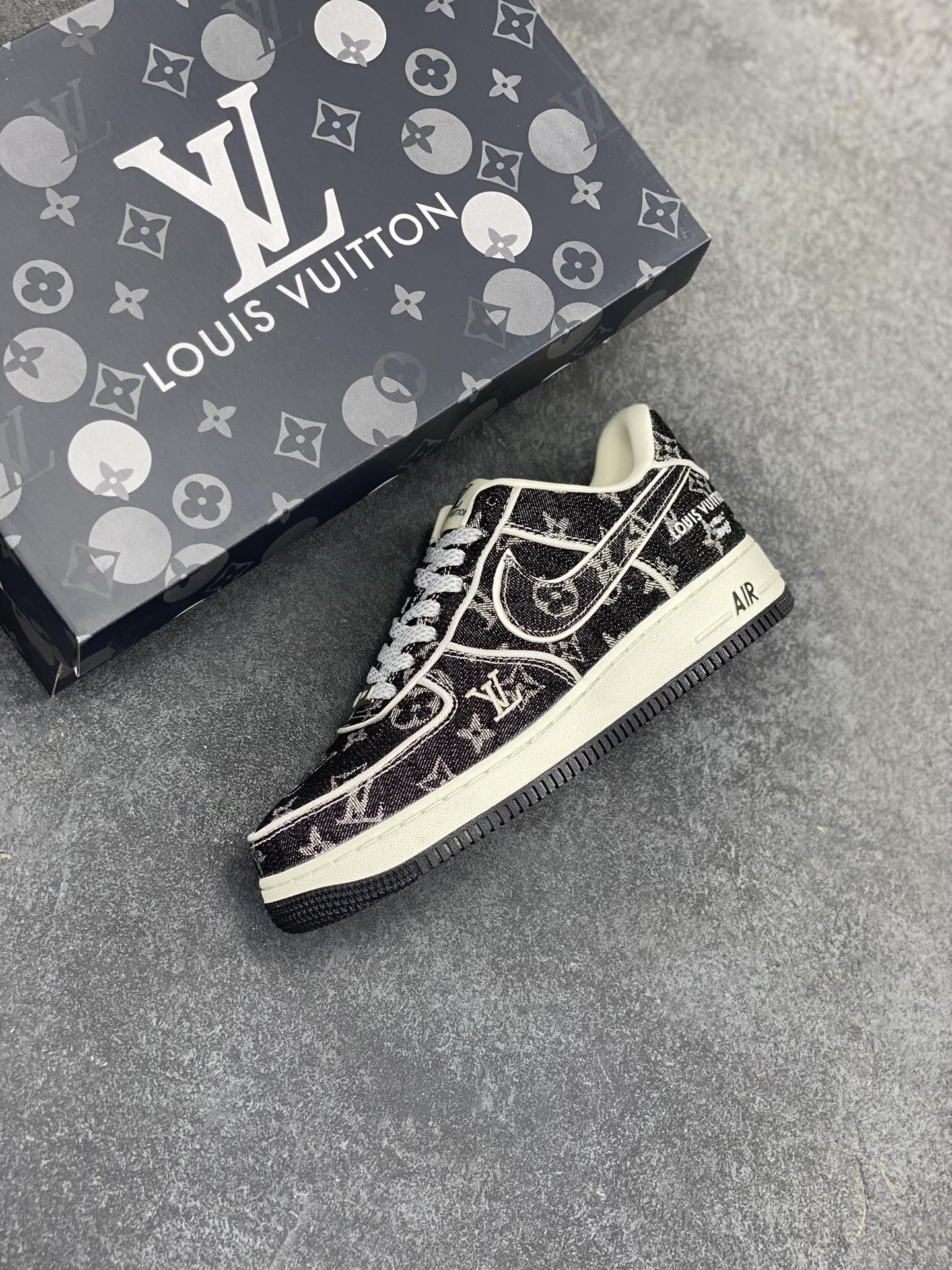 图片[7]-Nike Air Force 1 Low 07 x Louis Vuitton 牛仔布 原楦头原纸板 打造纯正低帮空军版型专注外贸渠道 全掌内置蜂窝气垫 原盒配件 原厂中底钢印、拉帮完美 货号：SC9207-531 尺码：36 36.5 37.5 38 38.5 39 40 40.5 41 42 42.5 43 44 44.5 45-选品中心