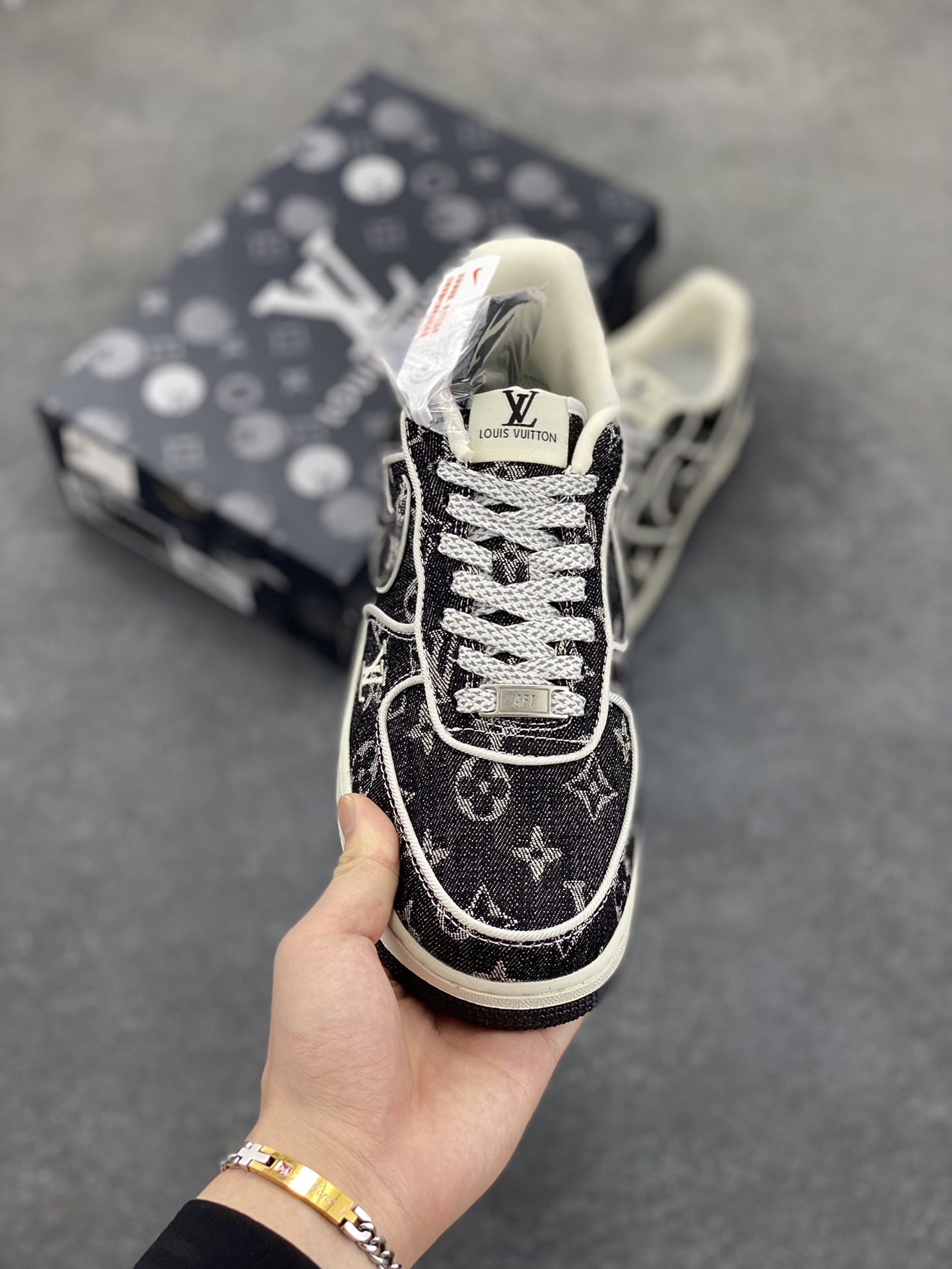 图片[2]-Nike Air Force 1 Low 07 x Louis Vuitton 牛仔布 原楦头原纸板 打造纯正低帮空军版型专注外贸渠道 全掌内置蜂窝气垫 原盒配件 原厂中底钢印、拉帮完美 货号：SC9207-531 尺码：36 36.5 37.5 38 38.5 39 40 40.5 41 42 42.5 43 44 44.5 45-选品中心