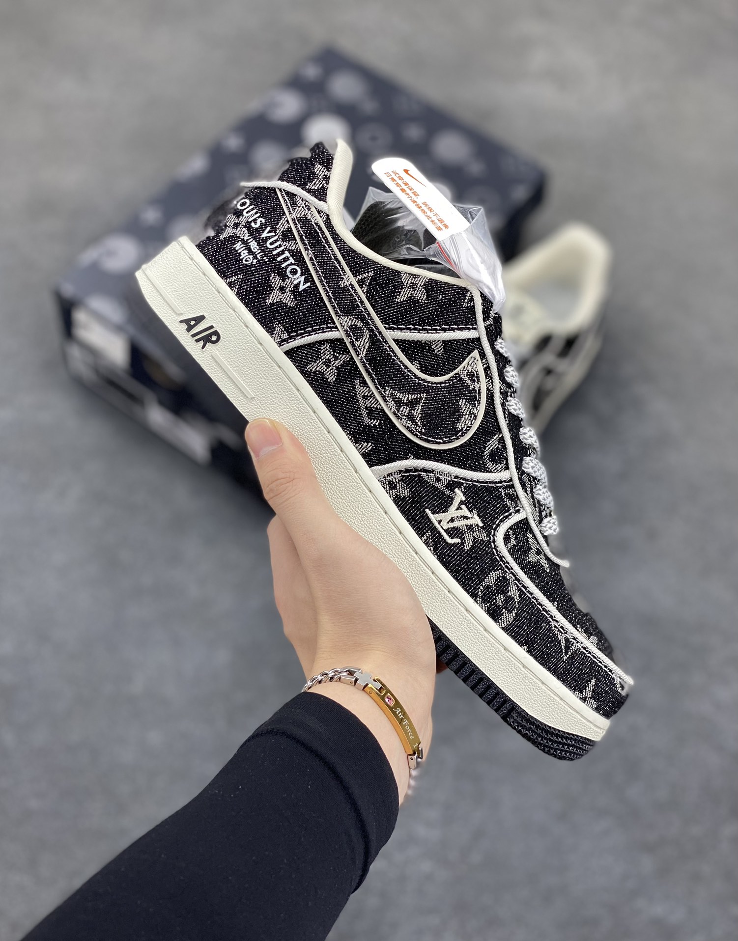 Nike Air Force 1 Low 07 x Louis Vuitton 牛仔布 原楦头原纸板 打造纯正低帮空军版型专注外贸渠道 全掌内置蜂窝气垫 原盒配件 原厂中底钢印、拉帮完美 货号:SC9207-531 尺码:36 36.5 37.5 38 38.5 39 40 40.5 41 42 42.5 43 44 44.5 45-选品中心