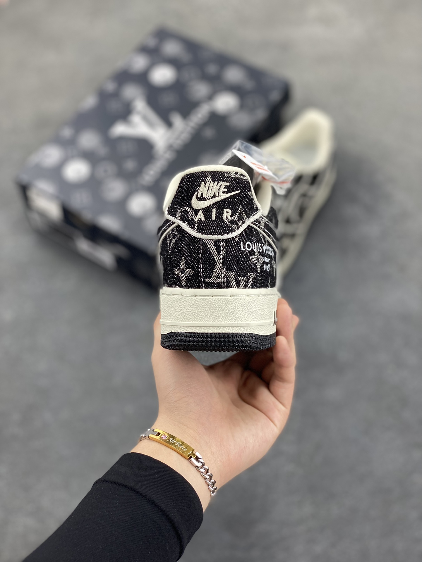 图片[4]-Nike Air Force 1 Low 07 x Louis Vuitton 牛仔布 原楦头原纸板 打造纯正低帮空军版型专注外贸渠道 全掌内置蜂窝气垫 原盒配件 原厂中底钢印、拉帮完美 货号：SC9207-531 尺码：36 36.5 37.5 38 38.5 39 40 40.5 41 42 42.5 43 44 44.5 45-选品中心