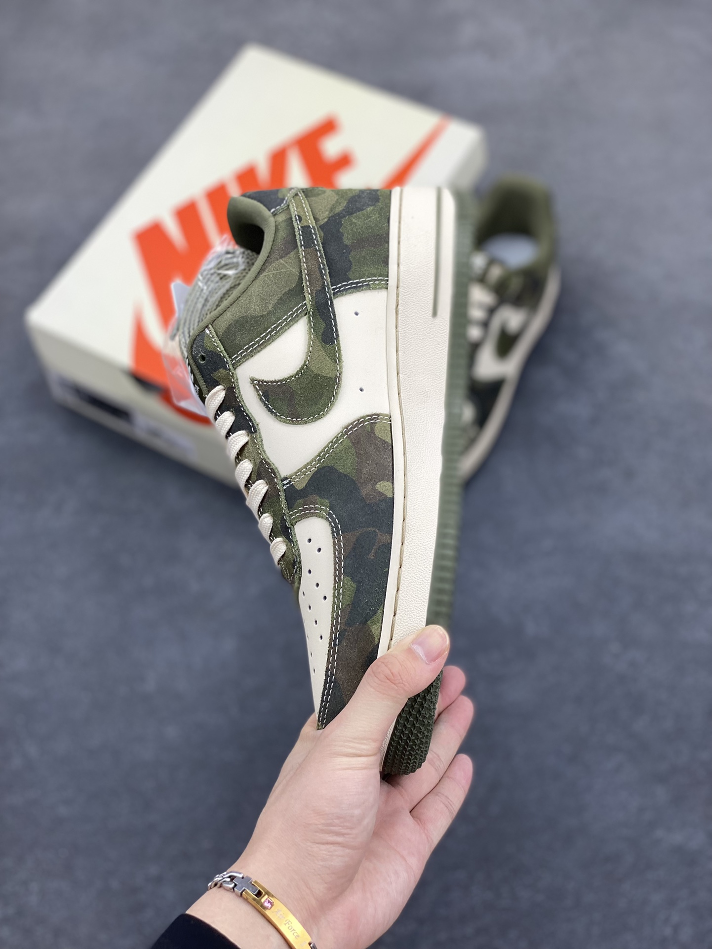 图片[3]-NIke Air Force 1 \’07 Low “Bape联名–丛林迷彩”空军一号 低帮 运动鞋 休闲鞋 折边针车 工艺难度大 原楦头原纸板 原装鞋盒 定制五金配件 内置全掌气垫 原厂鞋底 货号：CH6336-509 尺码：36 36.5 37.5 38 38.5 39 40 40.5 41 42 42.5 43 44 44.5 45-选品中心