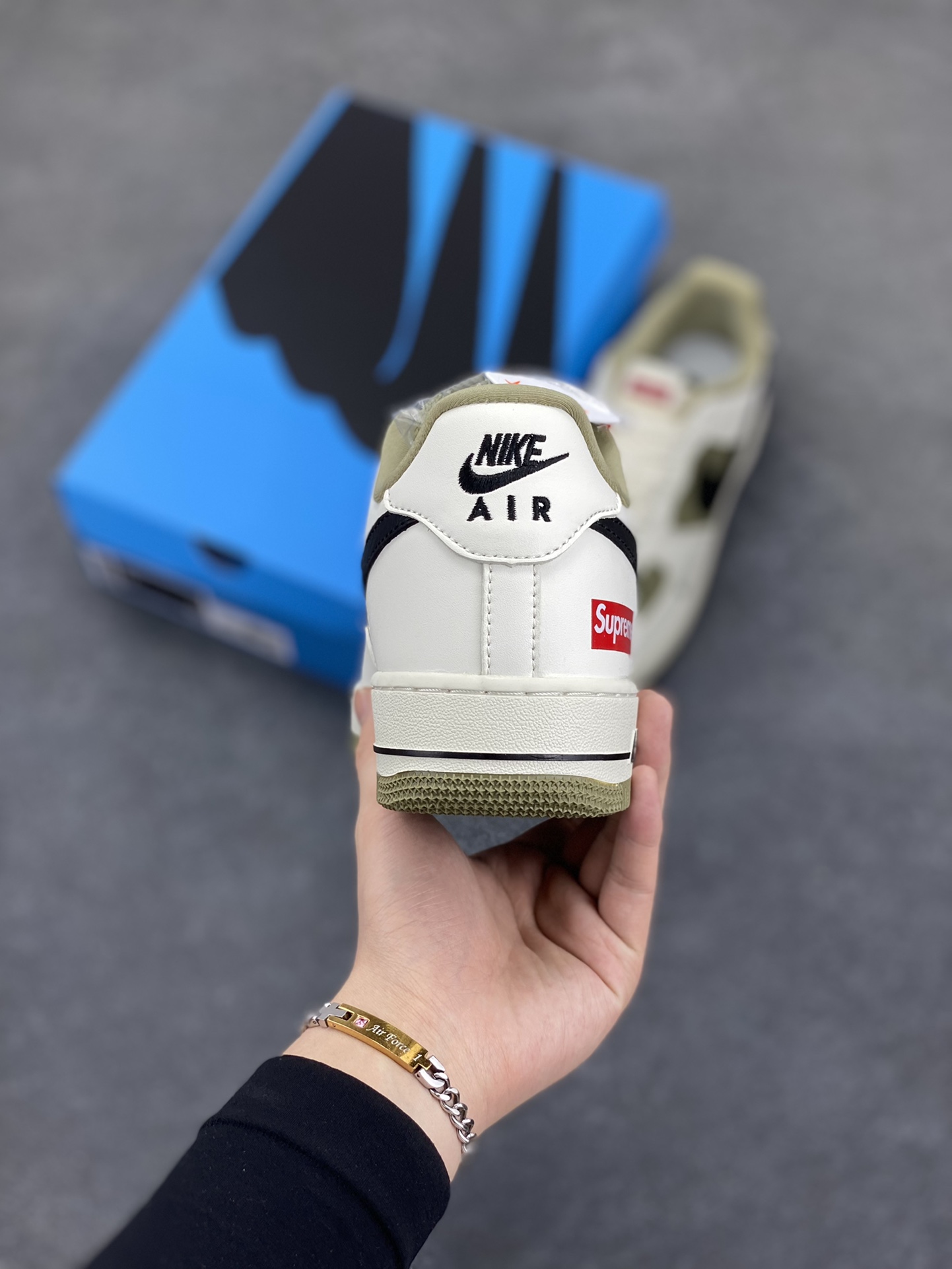 图片[4]-NIke Air Force 1 \’07 Low “Supreme联名–米军绿”空军一号 低帮 运动鞋 休闲鞋 折边针车 工艺难度大 原楦头原纸板 原装鞋盒 定制五金配件 内置全掌气垫 原厂鞋底 货号：CH6336-508 尺码：36 36.5 37.5 38 38.5 39 40 40.5 41 42 42.5 43 44 44.5 45-选品中心