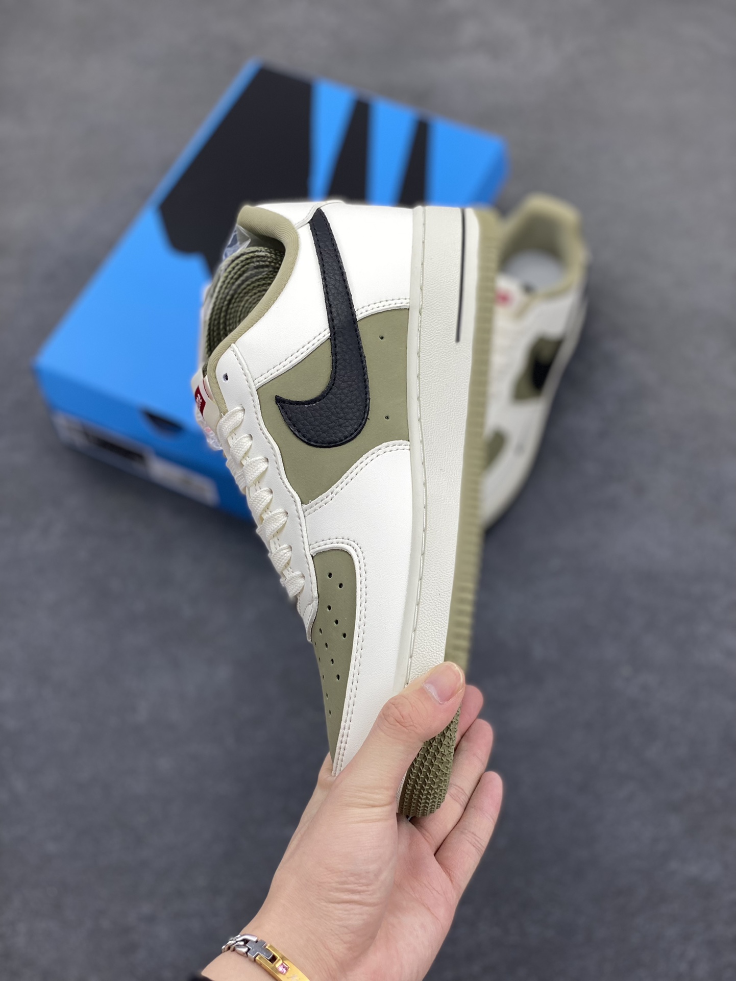 图片[3]-NIke Air Force 1 \’07 Low “Supreme联名–米军绿”空军一号 低帮 运动鞋 休闲鞋 折边针车 工艺难度大 原楦头原纸板 原装鞋盒 定制五金配件 内置全掌气垫 原厂鞋底 货号：CH6336-508 尺码：36 36.5 37.5 38 38.5 39 40 40.5 41 42 42.5 43 44 44.5 45-选品中心