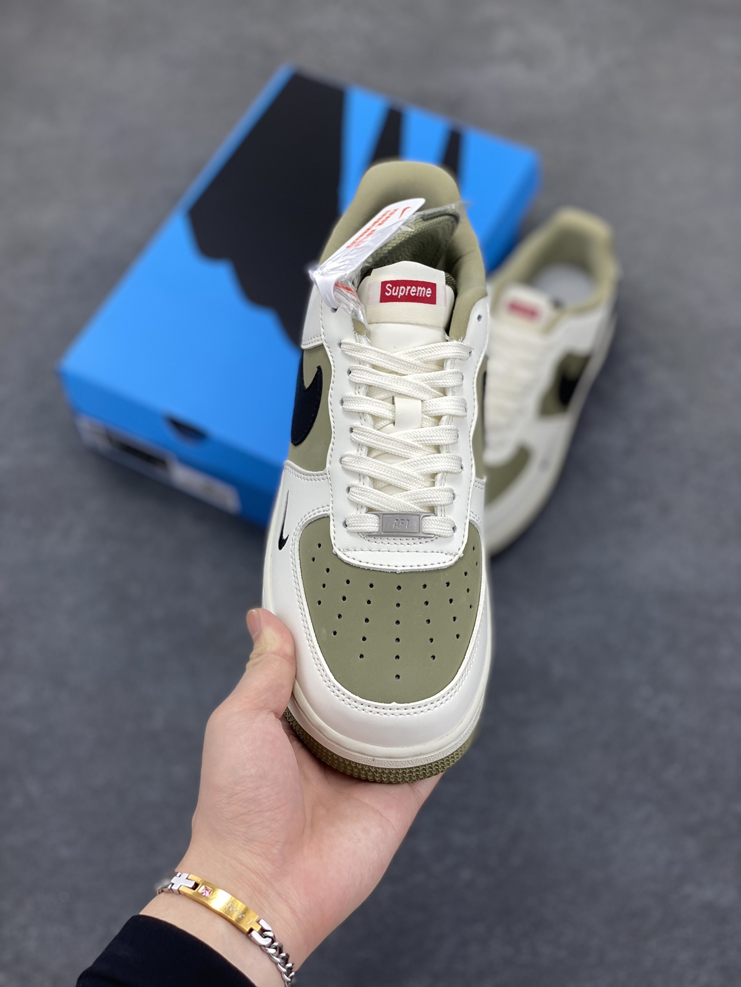 图片[2]-NIke Air Force 1 \’07 Low “Supreme联名–米军绿”空军一号 低帮 运动鞋 休闲鞋 折边针车 工艺难度大 原楦头原纸板 原装鞋盒 定制五金配件 内置全掌气垫 原厂鞋底 货号：CH6336-508 尺码：36 36.5 37.5 38 38.5 39 40 40.5 41 42 42.5 43 44 44.5 45-选品中心